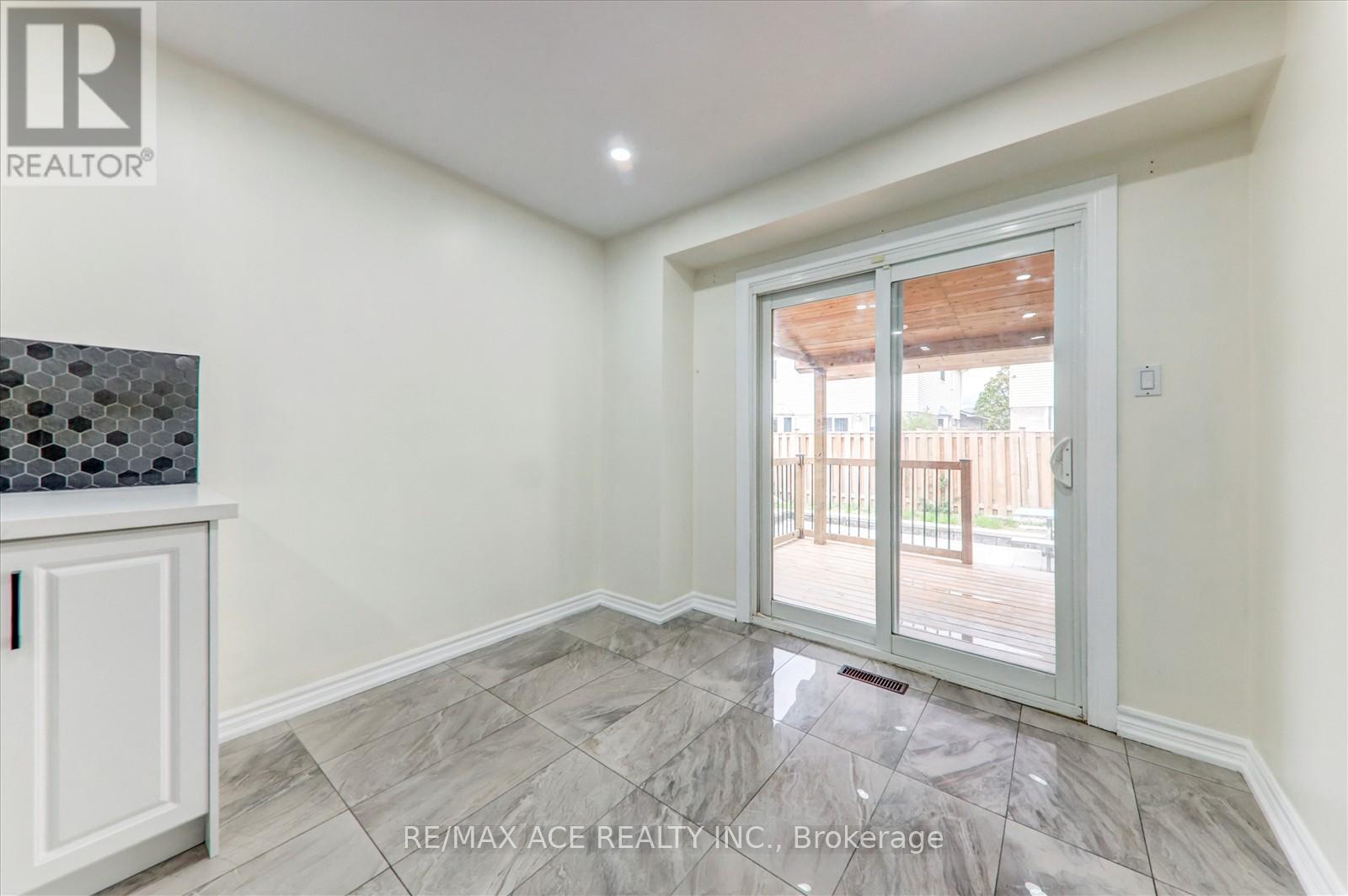 475 Wallenberg Crescent, Mississauga, Ontario  L5B 3M2 - Photo 17 - W12452084