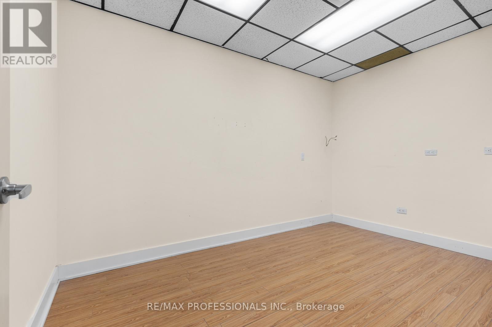 201 - 4640 Jane Street, Toronto, Ontario  M3N 2K5 - Photo 7 - W12442824