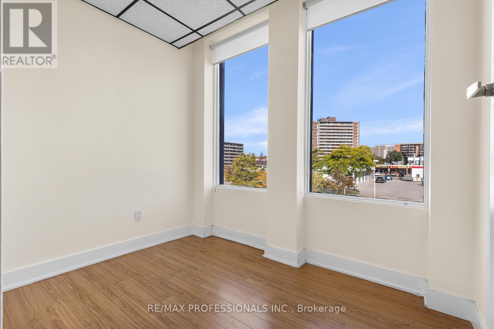 201 - 4640 Jane Street, Toronto, Ontario  M3N 2K5 - Photo 8 - W12442824