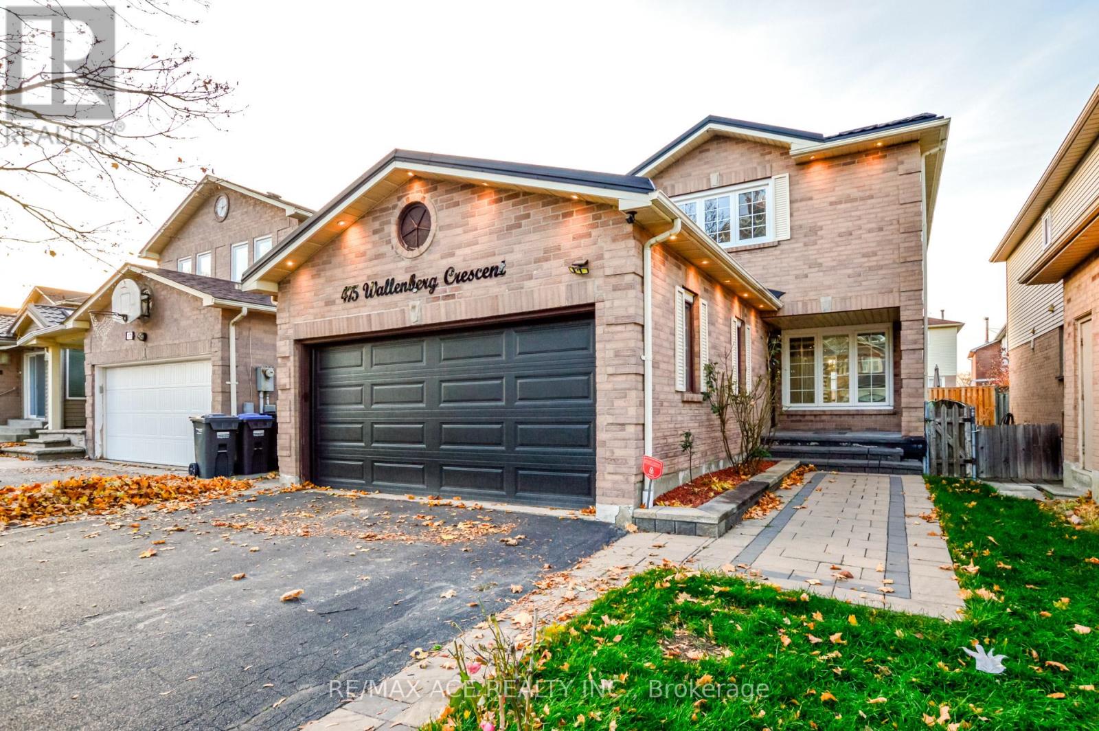 475 Wallenberg Crescent, Mississauga, Ontario  L5B 3M2 - Photo 5 - W12452084