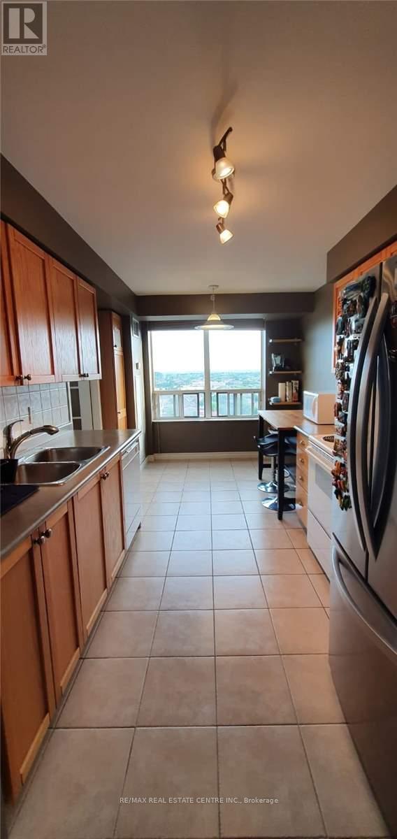 1205 - 55 Strathaven Drive, Mississauga, Ontario  L5R 4G9 - Photo 17 - W12565554