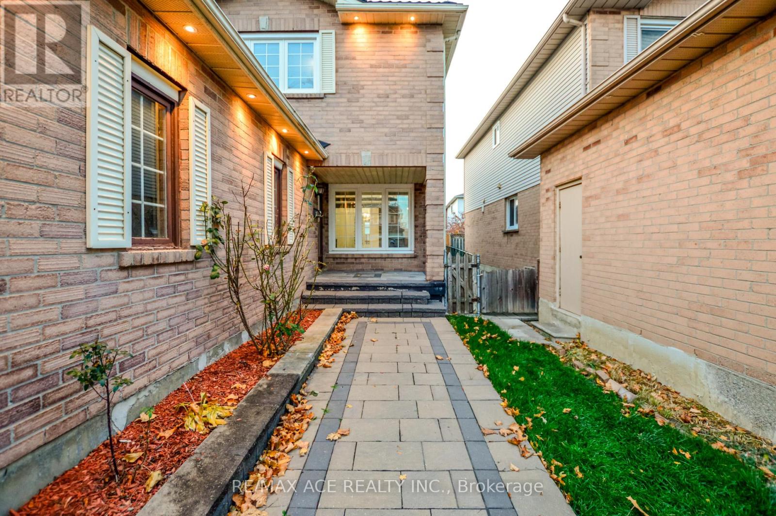 475 Wallenberg Crescent, Mississauga, Ontario  L5B 3M2 - Photo 8 - W12452084