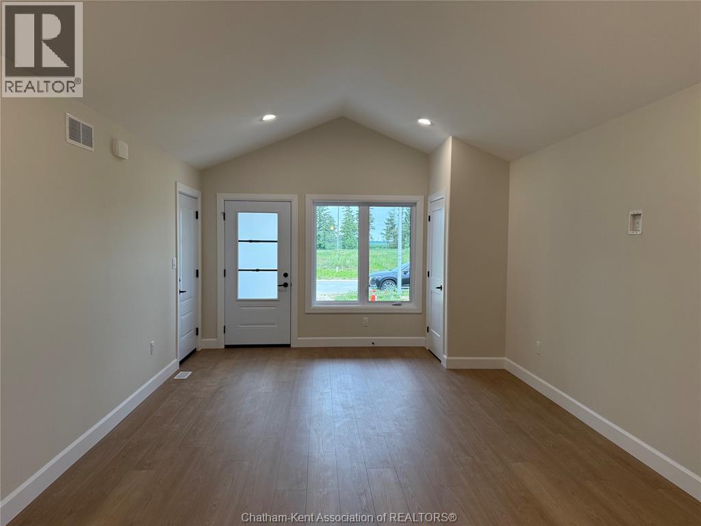 216 Ironwood Trail, Chatham, Ontario  N7M 0T3 - Photo 3 - 25029315