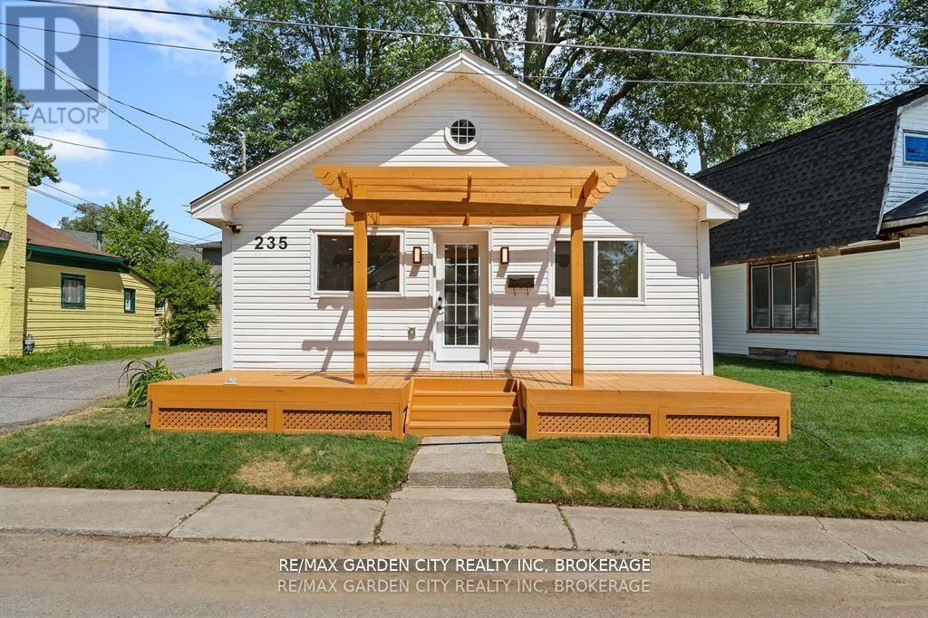 235 LINCOLN ROAD W, Fort Erie, Ontario