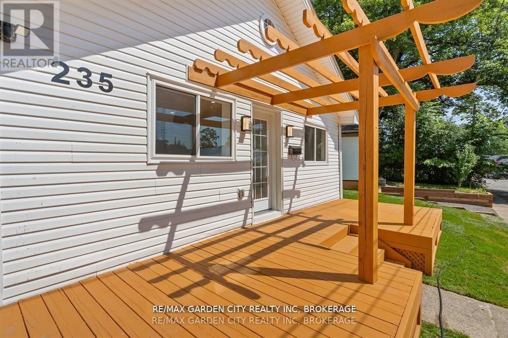 235 Lincoln Road W, Fort Erie, Ontario  L0S 1B0 - Photo 3 - X12565828