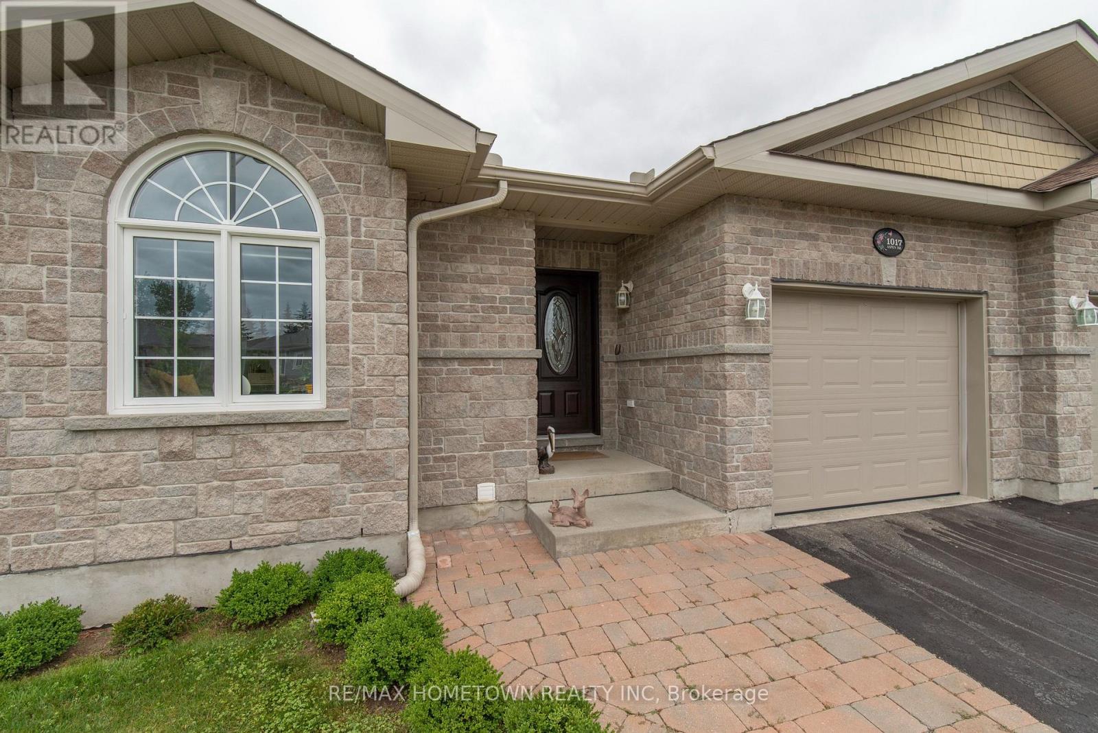 1017 Aspen Drive, Brockville, Ontario  K6V 7G2 - Photo 2 - X12565638