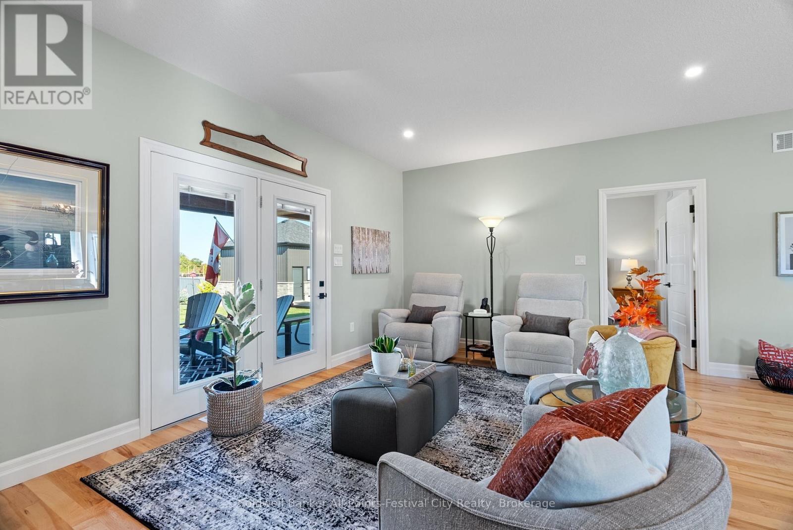 33 Wellington Street S, Ashfield-Colborne-Wawanosh, Ontario  N7A 3X9 - Photo 17 - X12565756