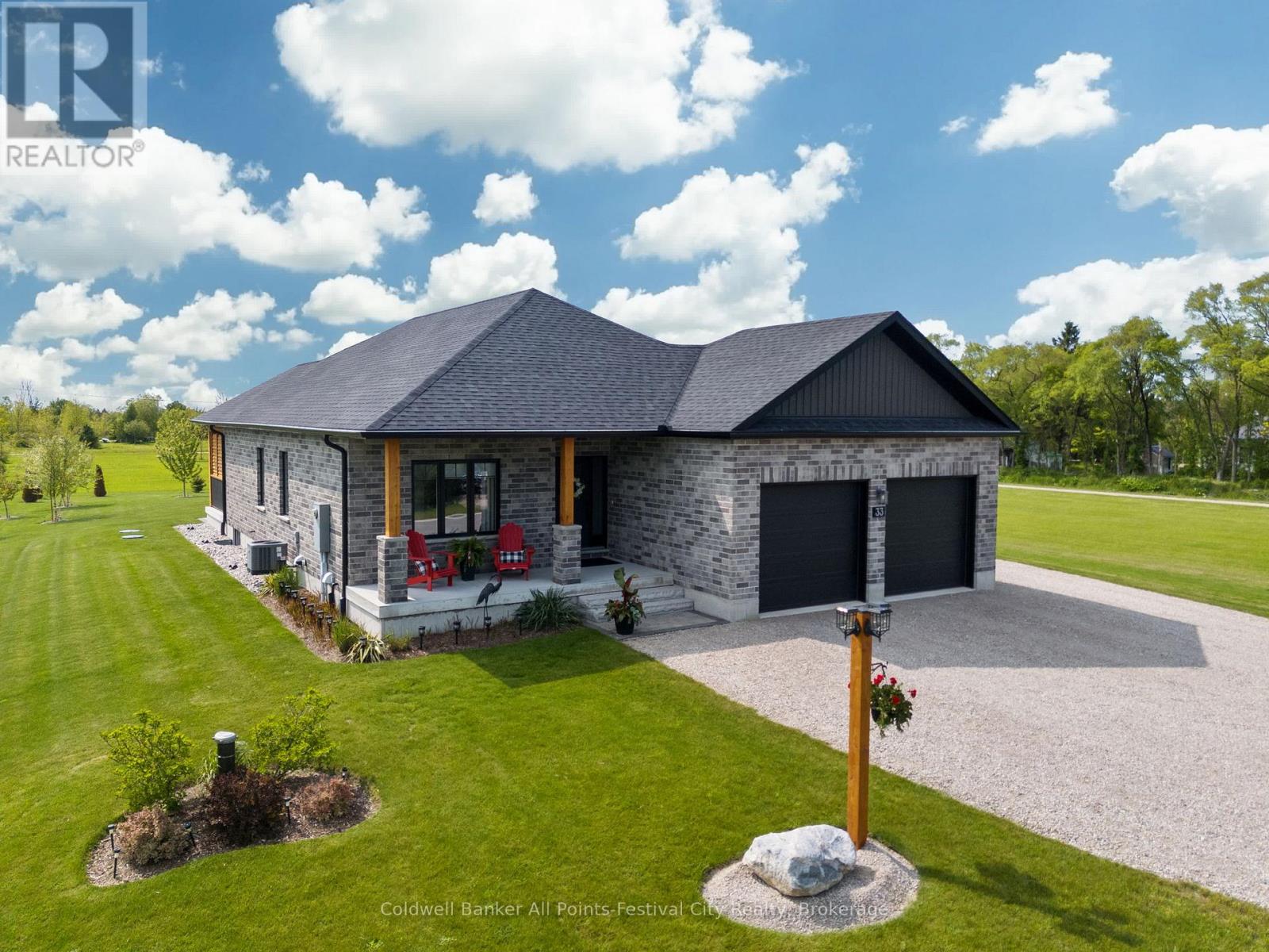 33 Wellington Street S, Ashfield-Colborne-Wawanosh, Ontario  N7A 3X9 - Photo 3 - X12565756