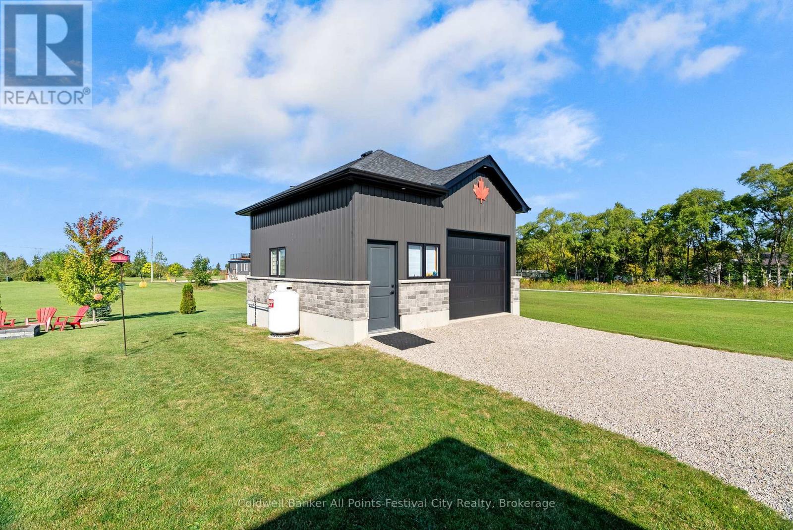 33 Wellington Street S, Ashfield-Colborne-Wawanosh, Ontario  N7A 3X9 - Photo 34 - X12565756