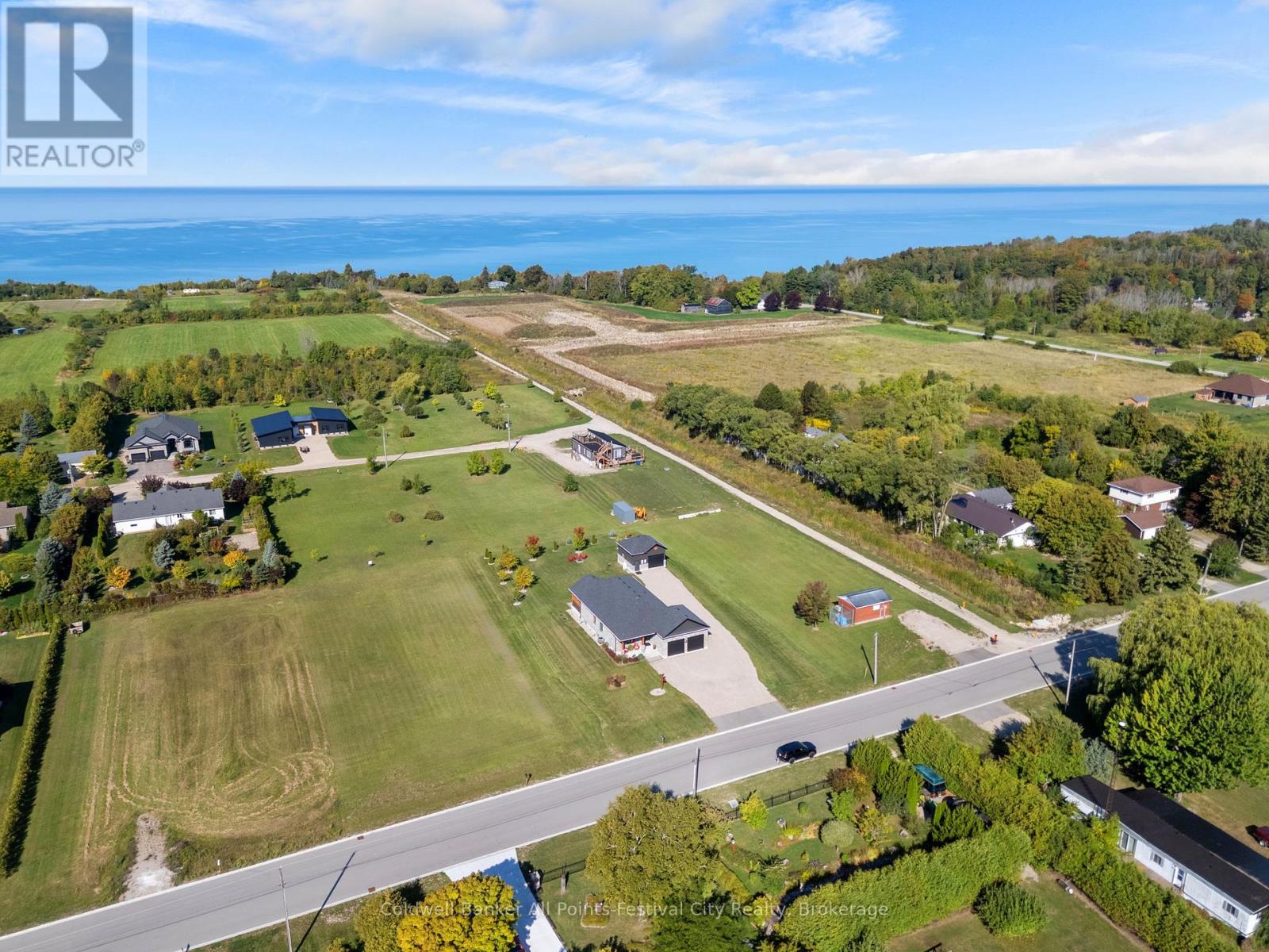 33 Wellington Street S, Ashfield-Colborne-Wawanosh, Ontario  N7A 3X9 - Photo 41 - X12565756