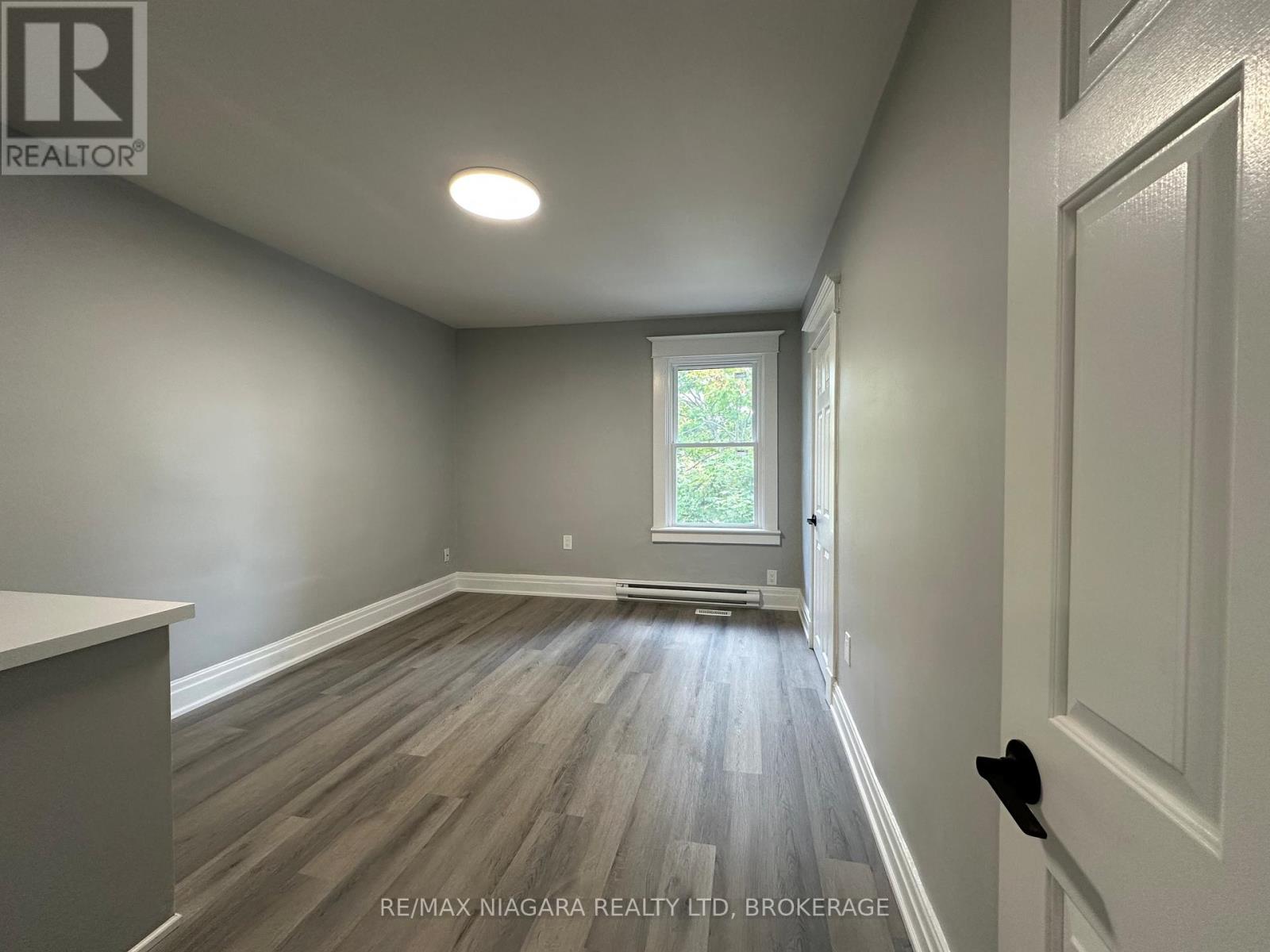 Unit B - 27 Water Street, St. Catharines, Ontario  L2R 4T6 - Photo 8 - X12448229