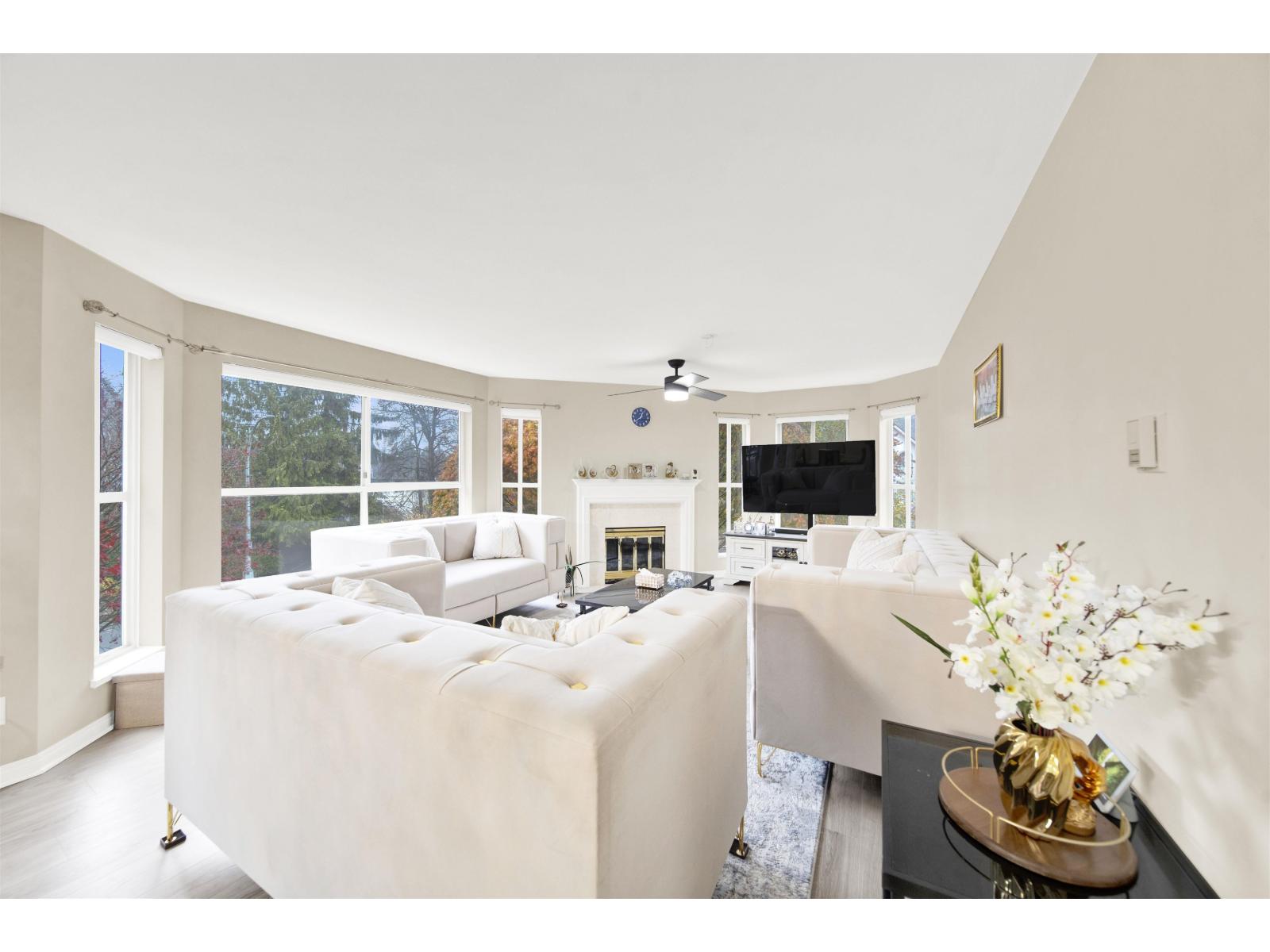 216 7171 121 Street, Surrey, British Columbia  V3W 1G9 - Photo 3 - R3067985