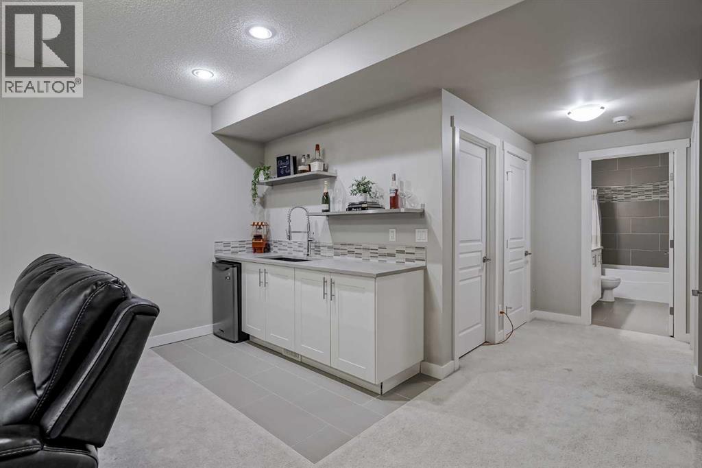 68 Copperpond Mews Se, Calgary, Alberta  T2Z 0Z3 - Photo 35 - A2268477