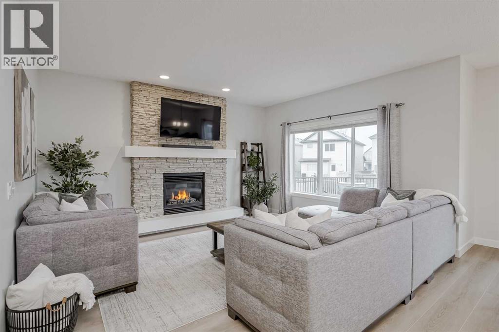 68 Copperpond Mews Se, Calgary, Alberta  T2Z 0Z3 - Photo 4 - A2268477