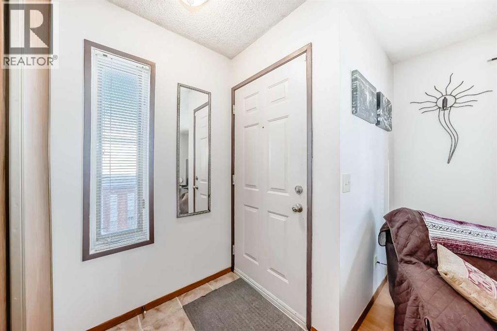 27 Martinview Crescent Ne, Calgary, Alberta  t3j 2s2 - Photo 3 - A2271186