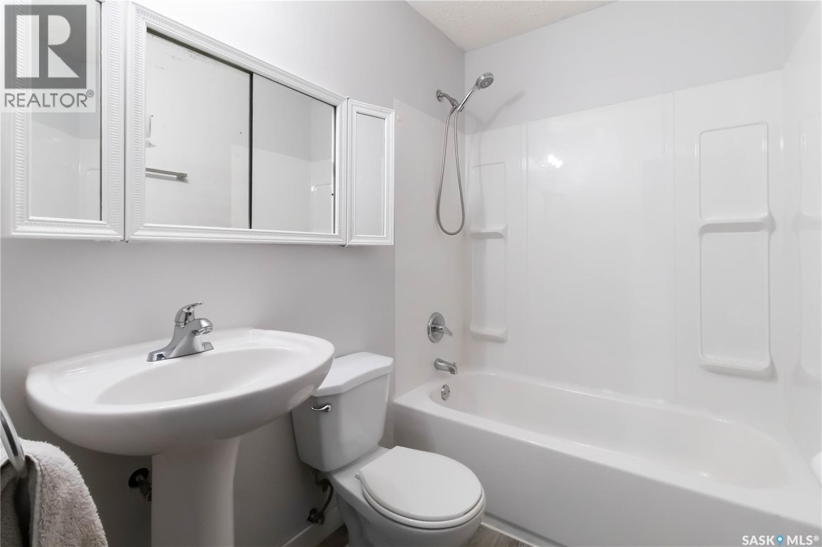 802 V Avenue N, Saskatoon, Saskatchewan  S7L 3G1 - Photo 9 - SK024406