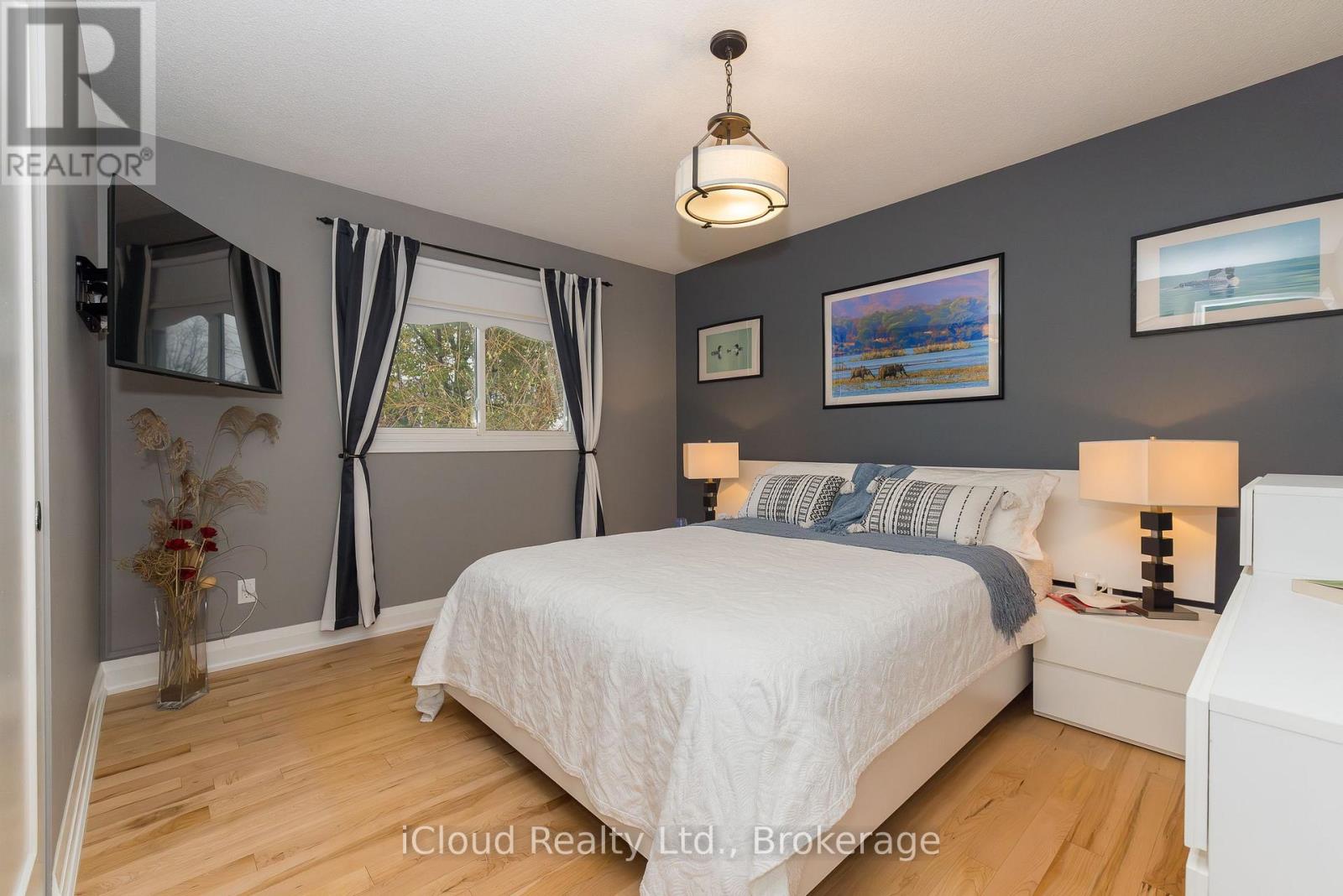 2183 Sandringham Drive, Burlington, Ontario  L7P 3E7 - Photo 21 - W12356291