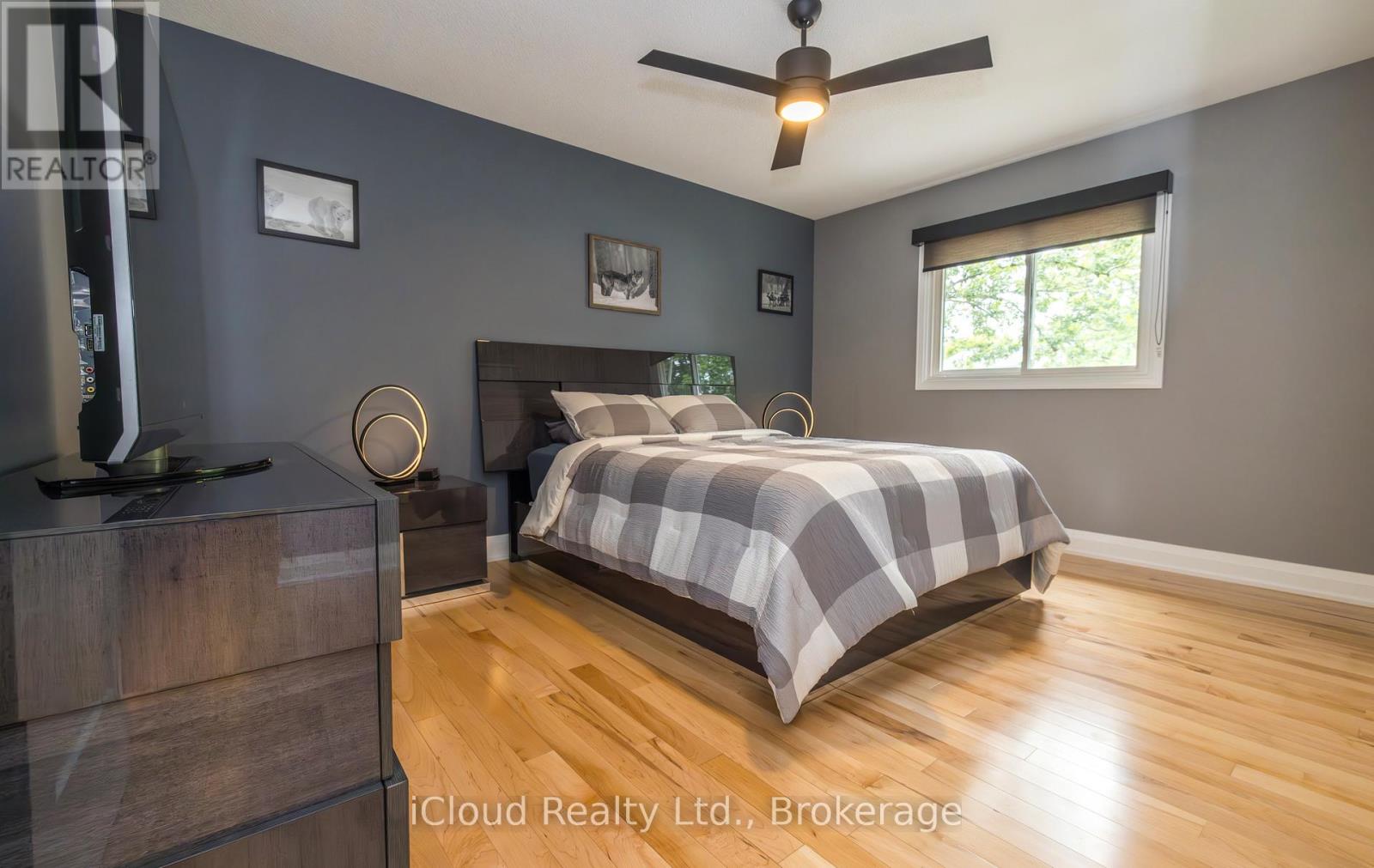 2183 Sandringham Drive, Burlington, Ontario  L7P 3E7 - Photo 19 - W12356291