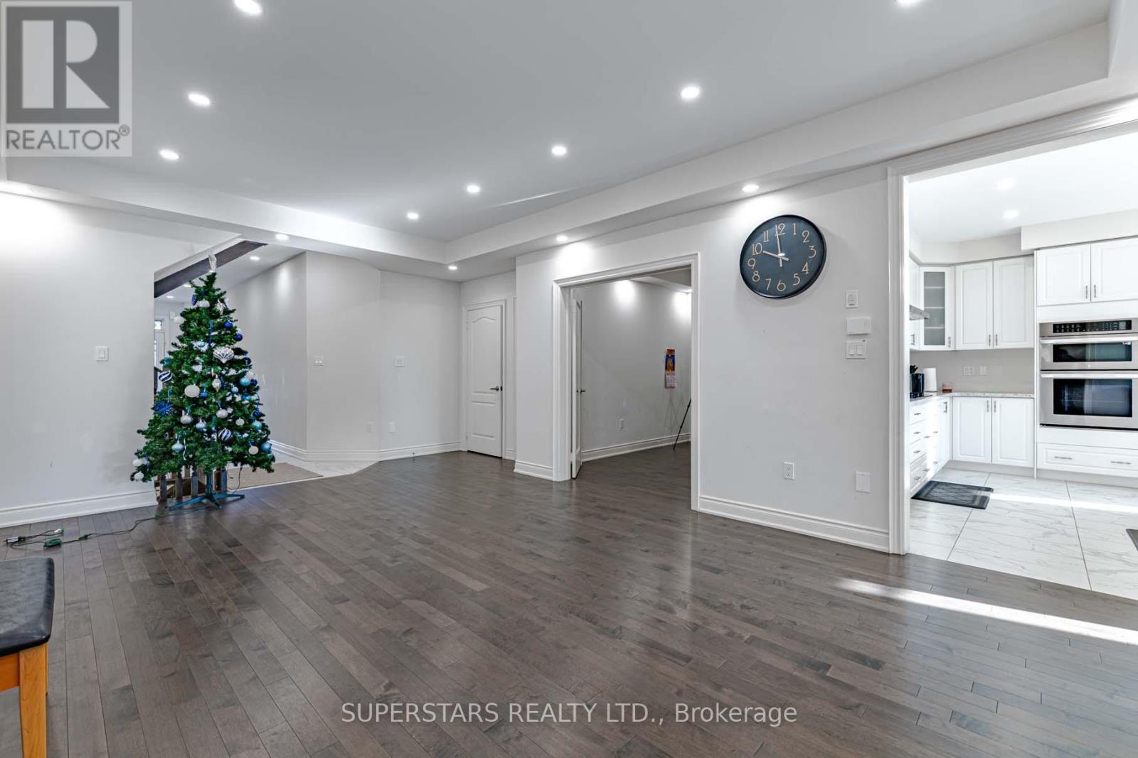 105 Mckean Drive, Whitchurch-Stouffville, Ontario  L4A 4W4 - Photo 10 - N12565662