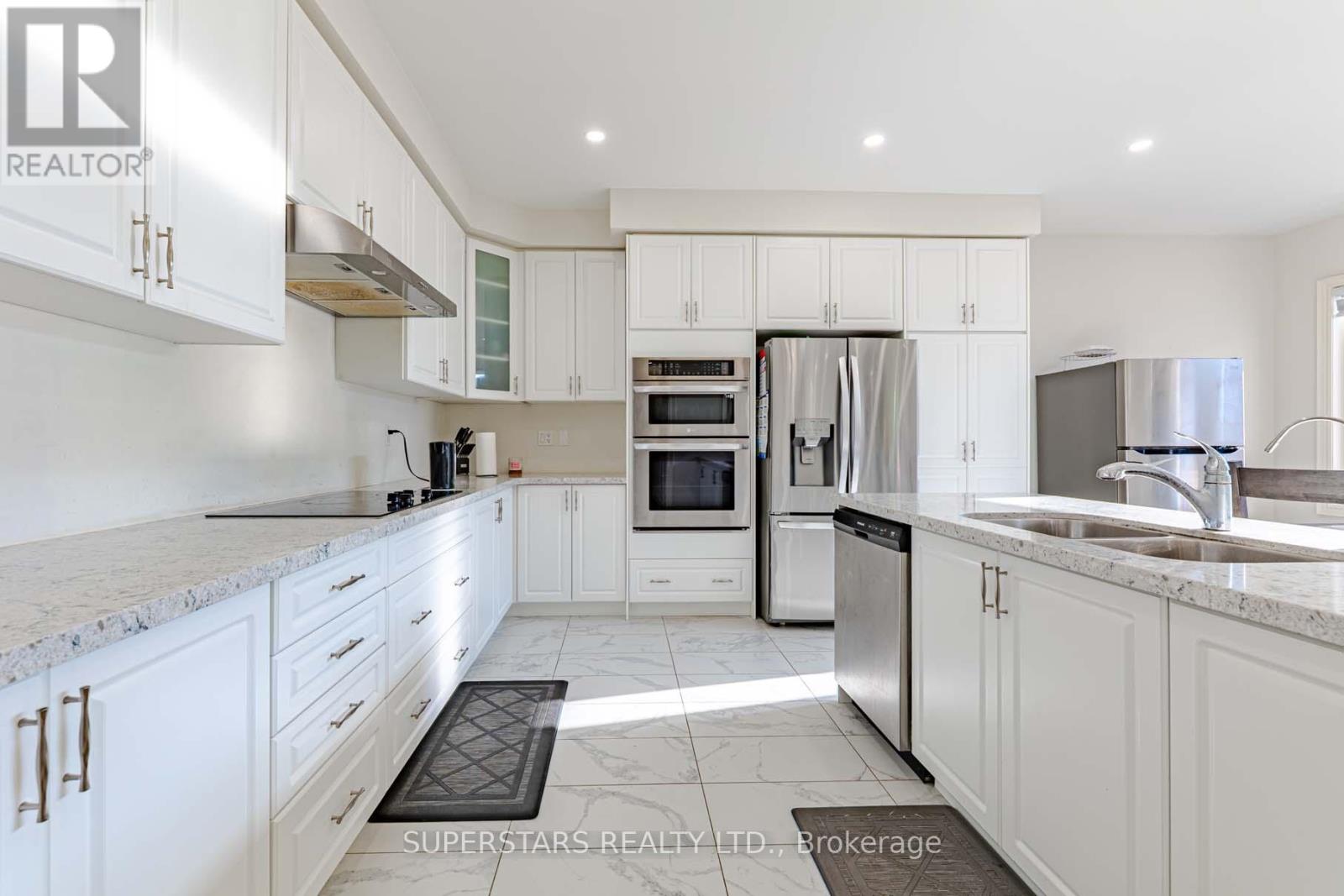 105 Mckean Drive, Whitchurch-Stouffville, Ontario  L4A 4W4 - Photo 11 - N12565662