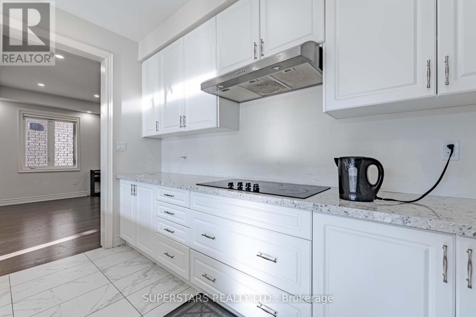 105 Mckean Drive, Whitchurch-Stouffville, Ontario  L4A 4W4 - Photo 12 - N12565662