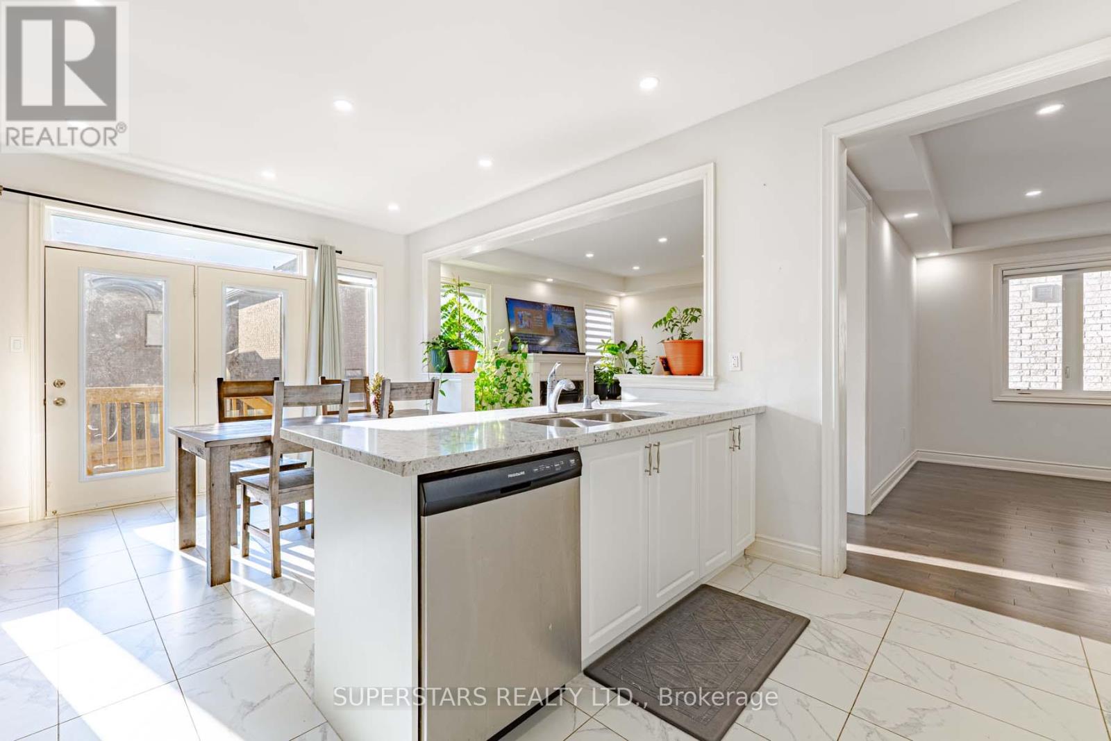 105 Mckean Drive, Whitchurch-Stouffville, Ontario  L4A 4W4 - Photo 13 - N12565662