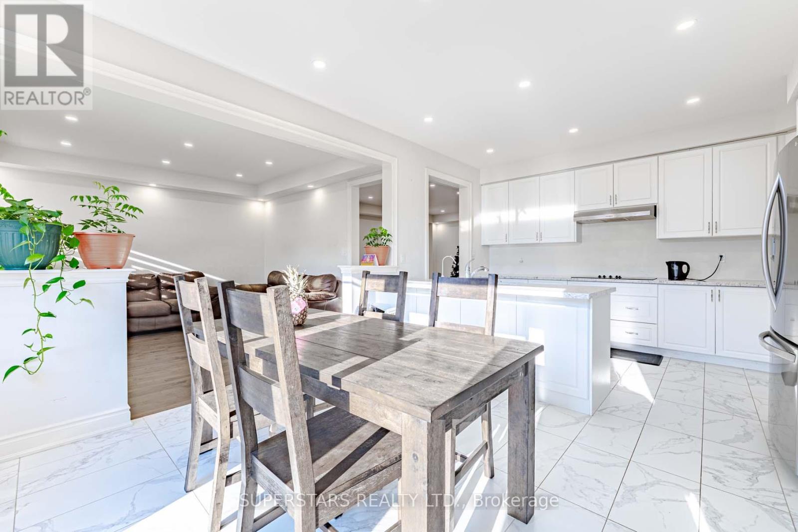 105 Mckean Drive, Whitchurch-Stouffville, Ontario  L4A 4W4 - Photo 14 - N12565662