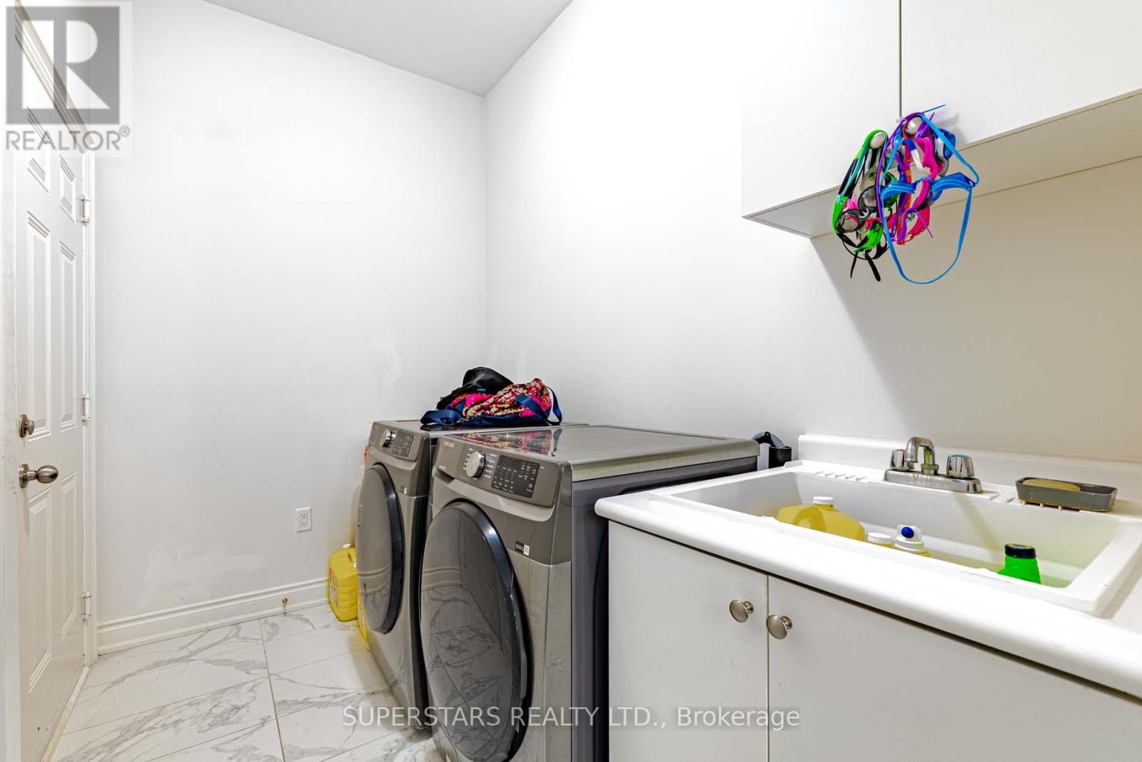 105 Mckean Drive, Whitchurch-Stouffville, Ontario  L4A 4W4 - Photo 19 - N12565662