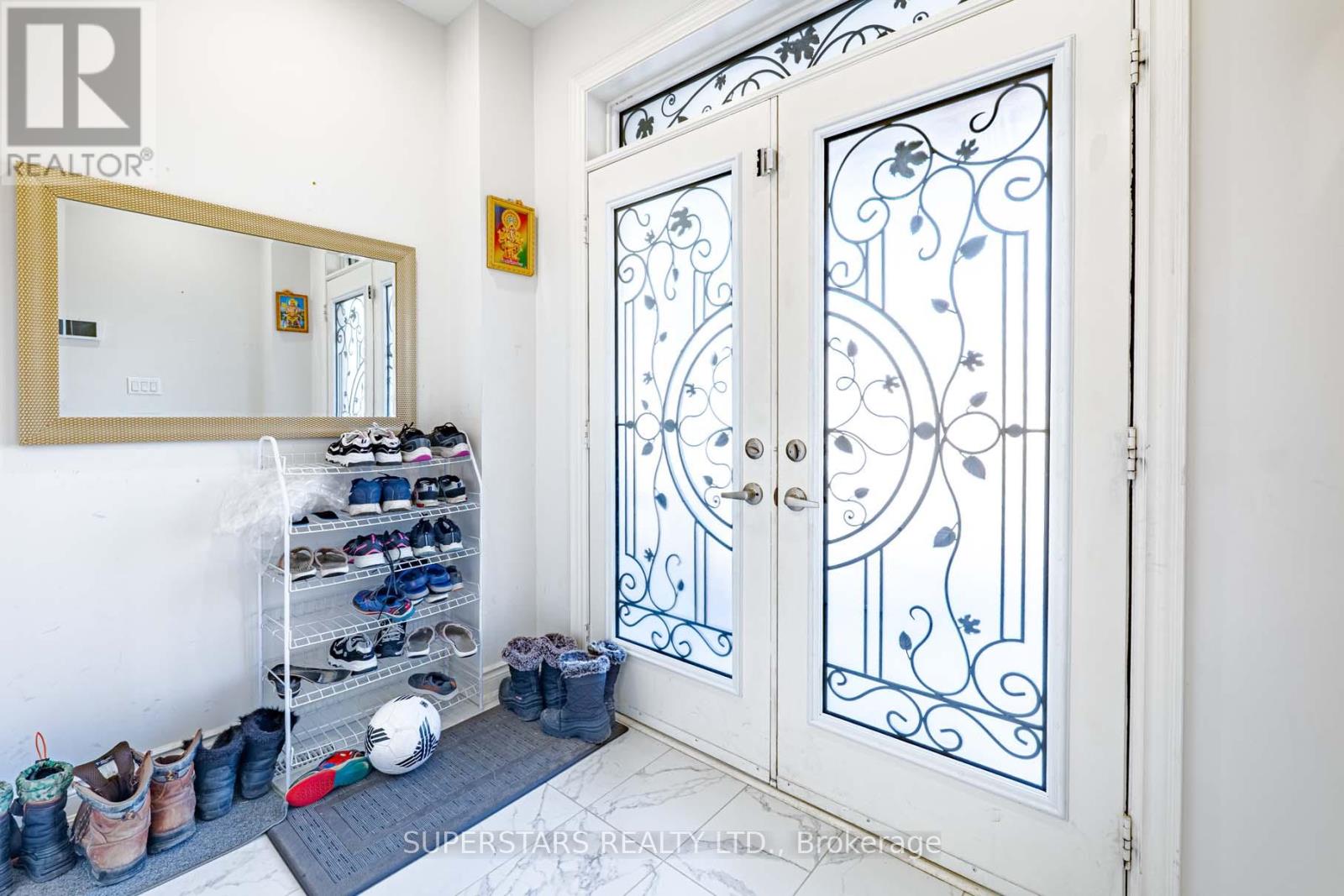 105 Mckean Drive, Whitchurch-Stouffville, Ontario  L4A 4W4 - Photo 3 - N12565662