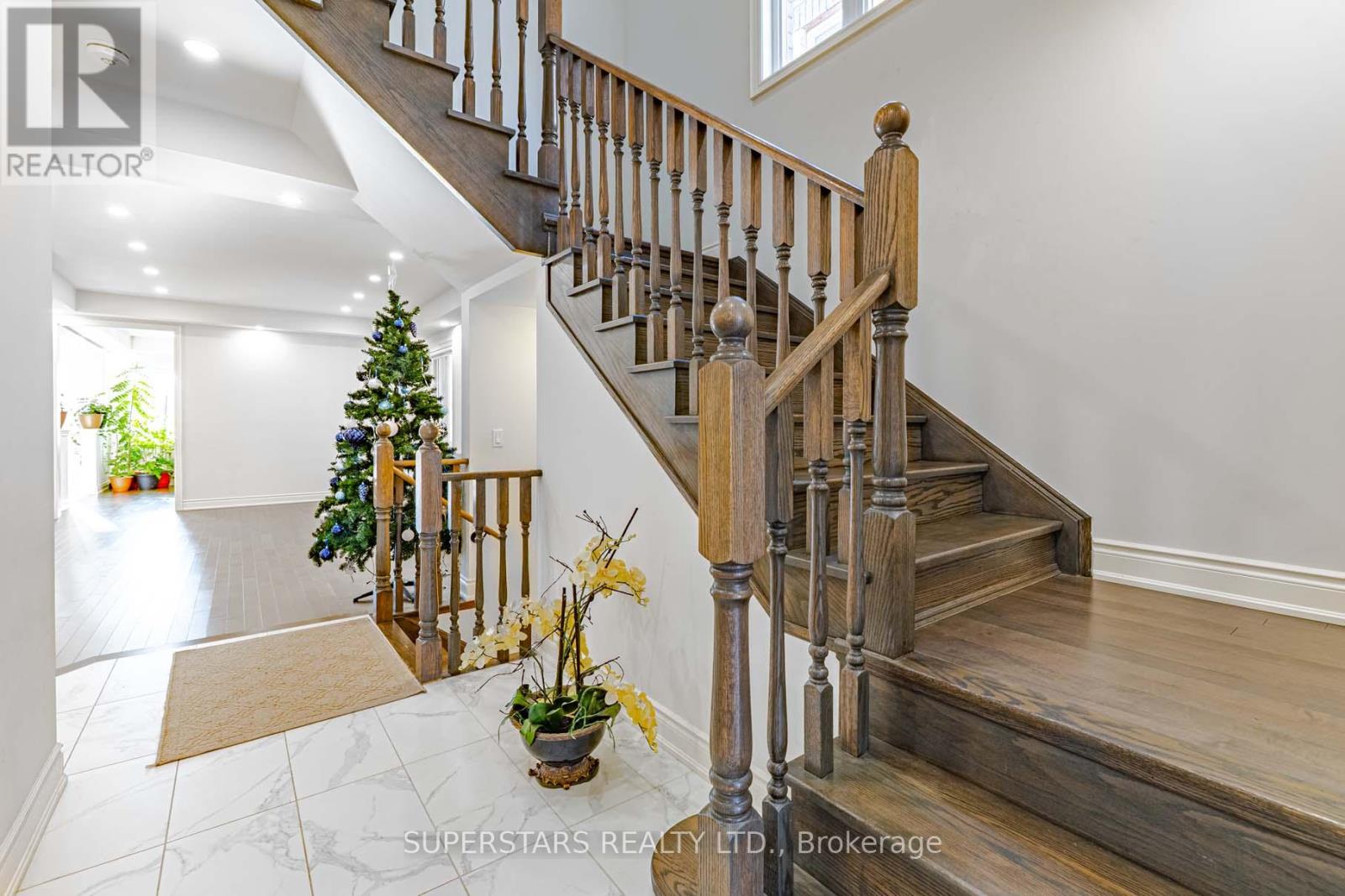 105 Mckean Drive, Whitchurch-Stouffville, Ontario  L4A 4W4 - Photo 4 - N12565662