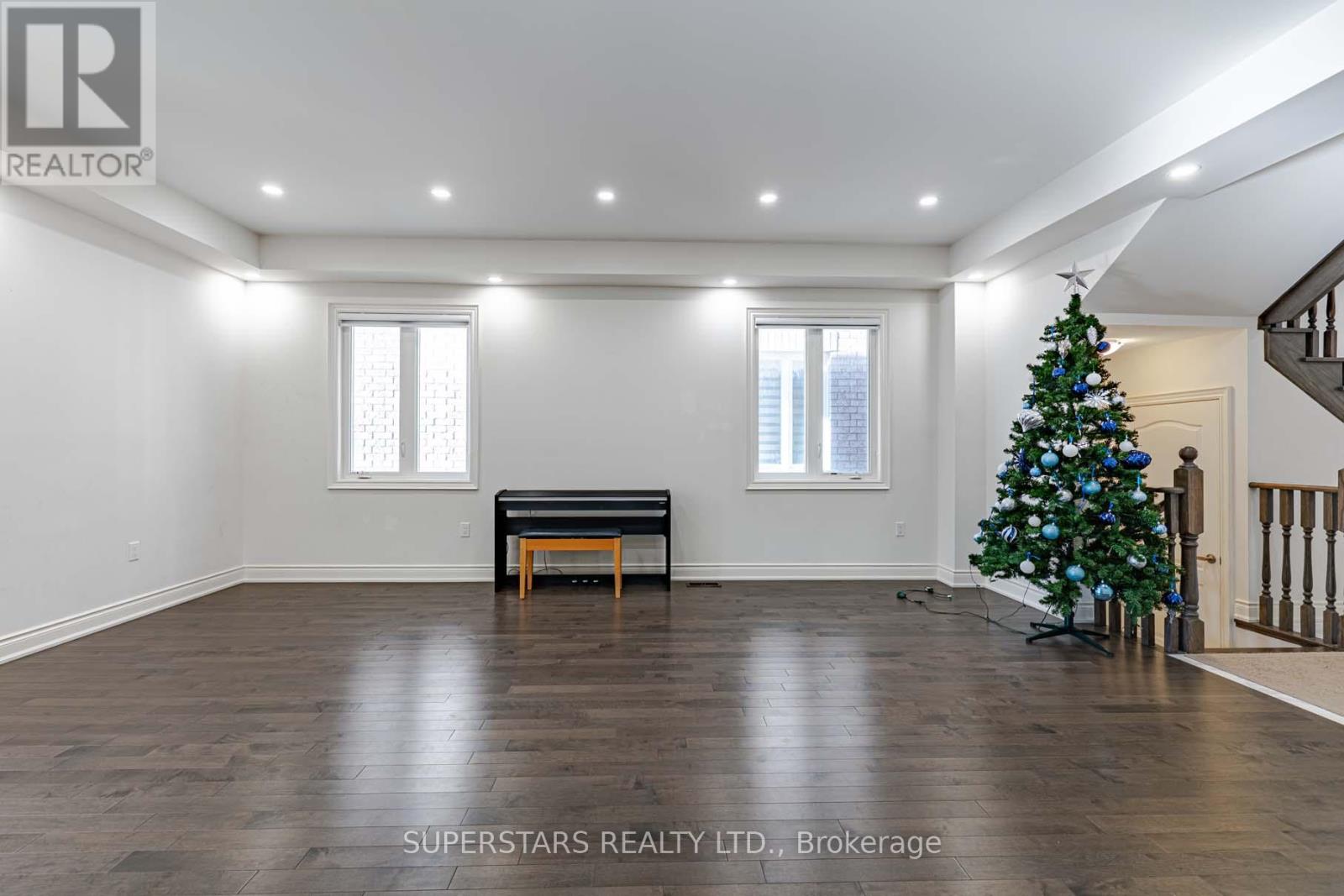 105 Mckean Drive, Whitchurch-Stouffville, Ontario  L4A 4W4 - Photo 7 - N12565662