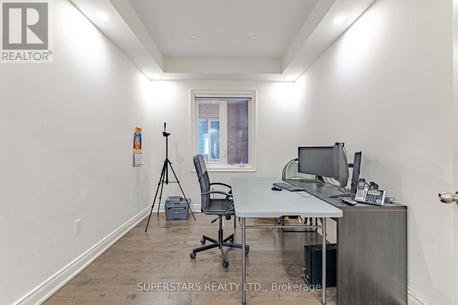 105 Mckean Drive, Whitchurch-Stouffville, Ontario  L4A 4W4 - Photo 9 - N12565662