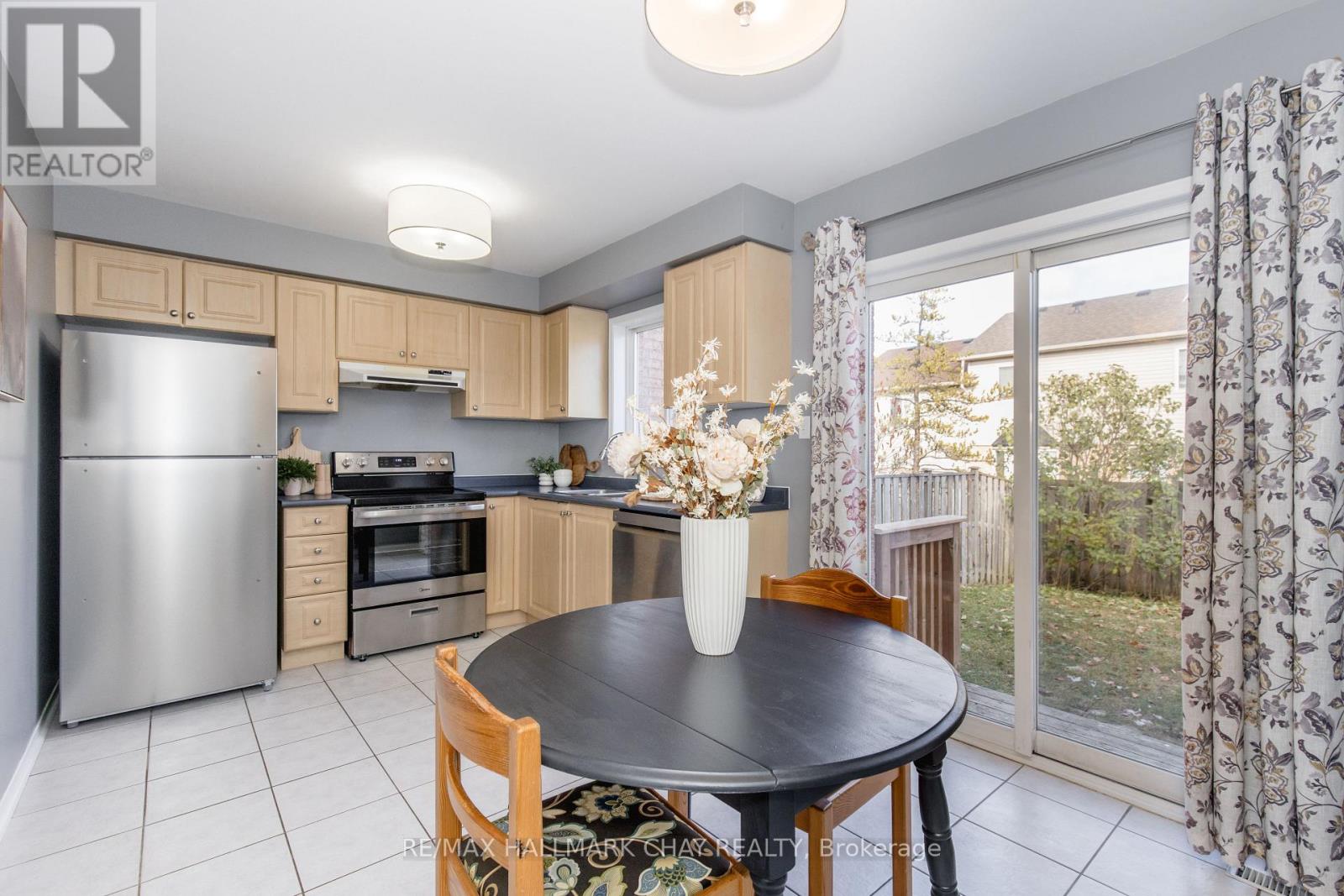 86 Trevino Circle, Barrie, Ontario  L4M 6T8 - Photo 8 - S12565780