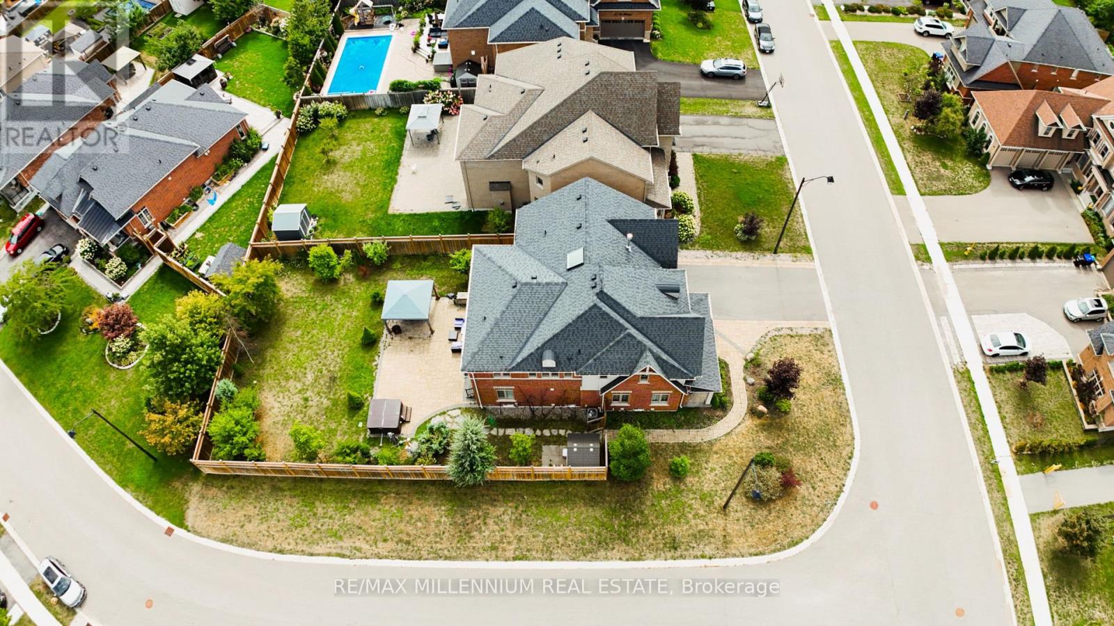 58 Trail Boulevard, Springwater, Ontario  L9X 0S4 - Photo 3 - S12565802