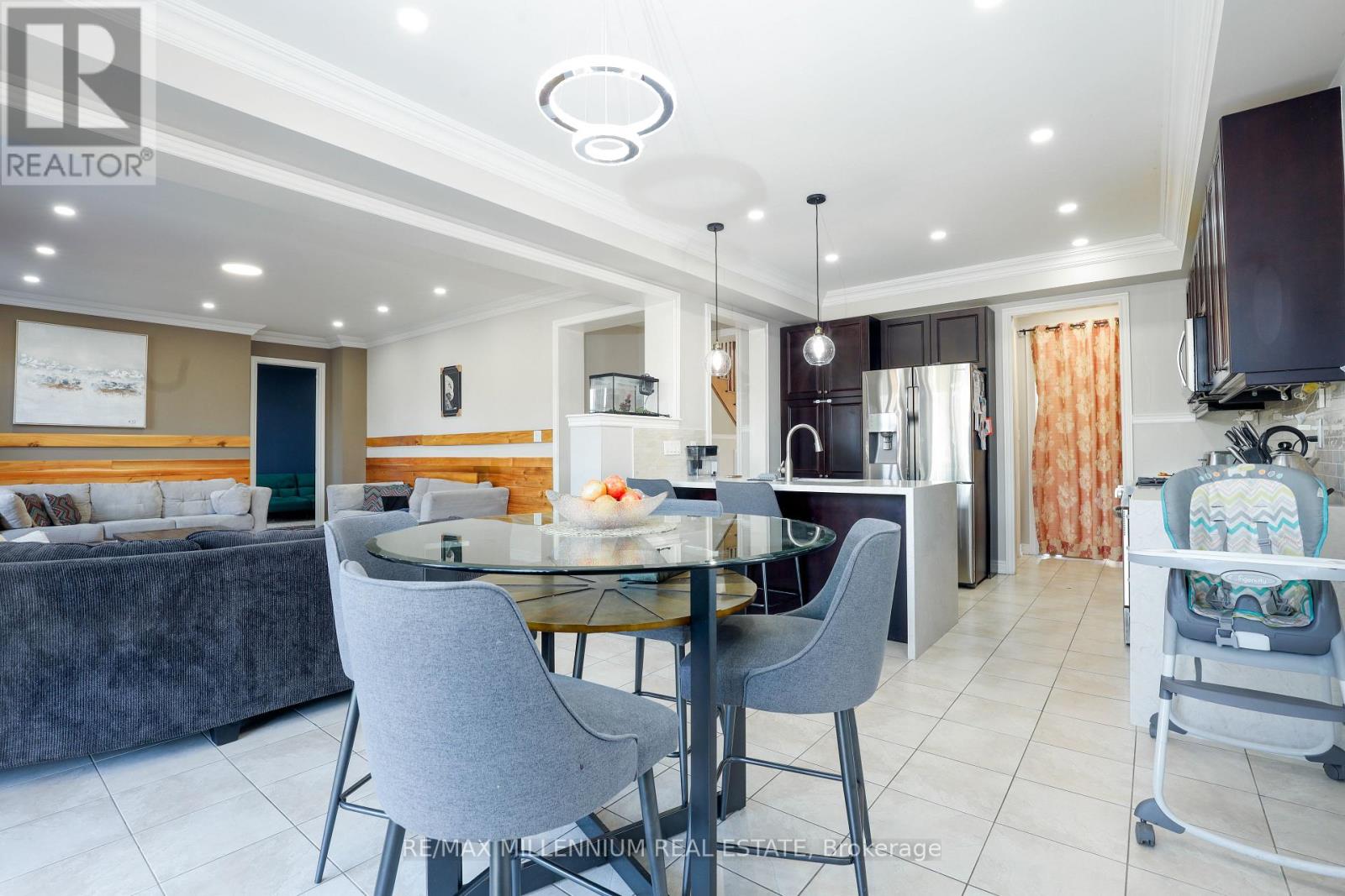 58 Trail Boulevard, Springwater, Ontario  L9X 0S4 - Photo 9 - S12565802