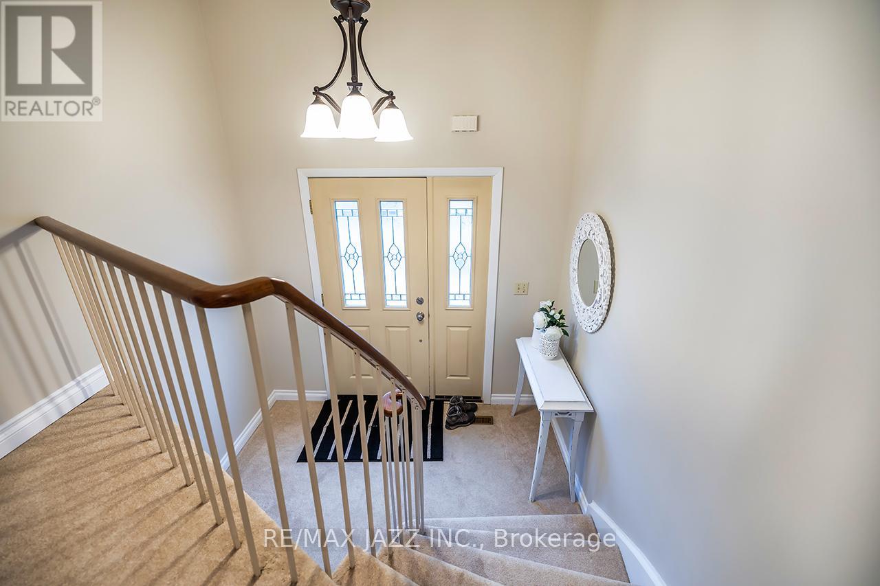 1259 Sunningdale Avenue, Oshawa, Ontario  L1H 8G6 - Photo 4 - E12565948