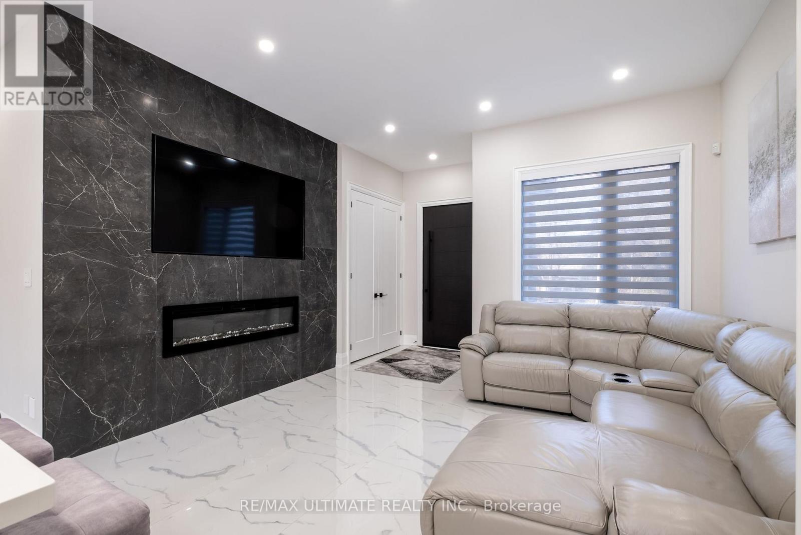 31 Flindon Road N, Toronto, Ontario  M9M 1J1 - Photo 10 - W12565674