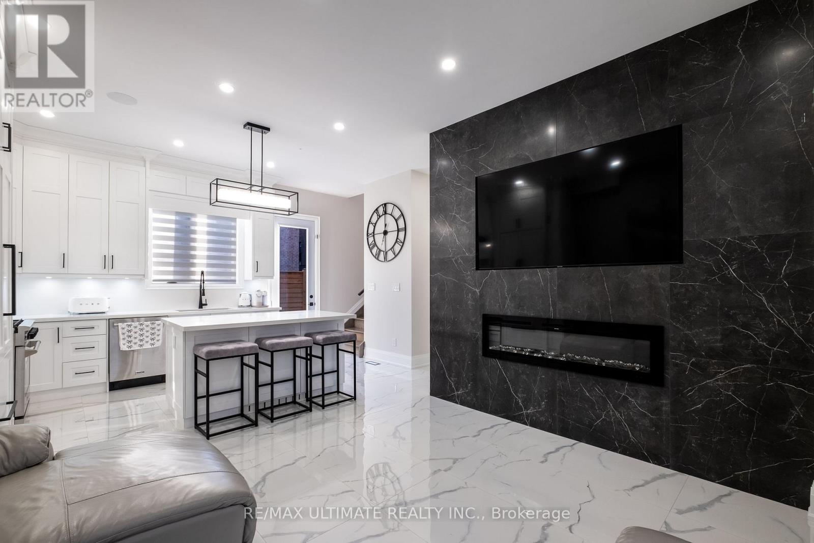 31 Flindon Road N, Toronto, Ontario  M9M 1J1 - Photo 11 - W12565674