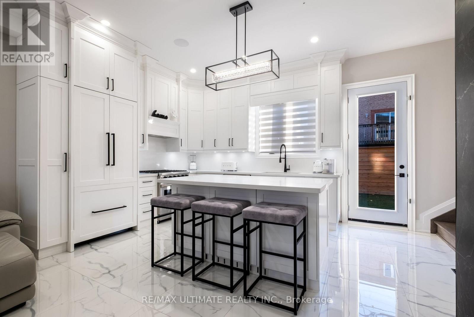 31 Flindon Road N, Toronto, Ontario  M9M 1J1 - Photo 13 - W12565674