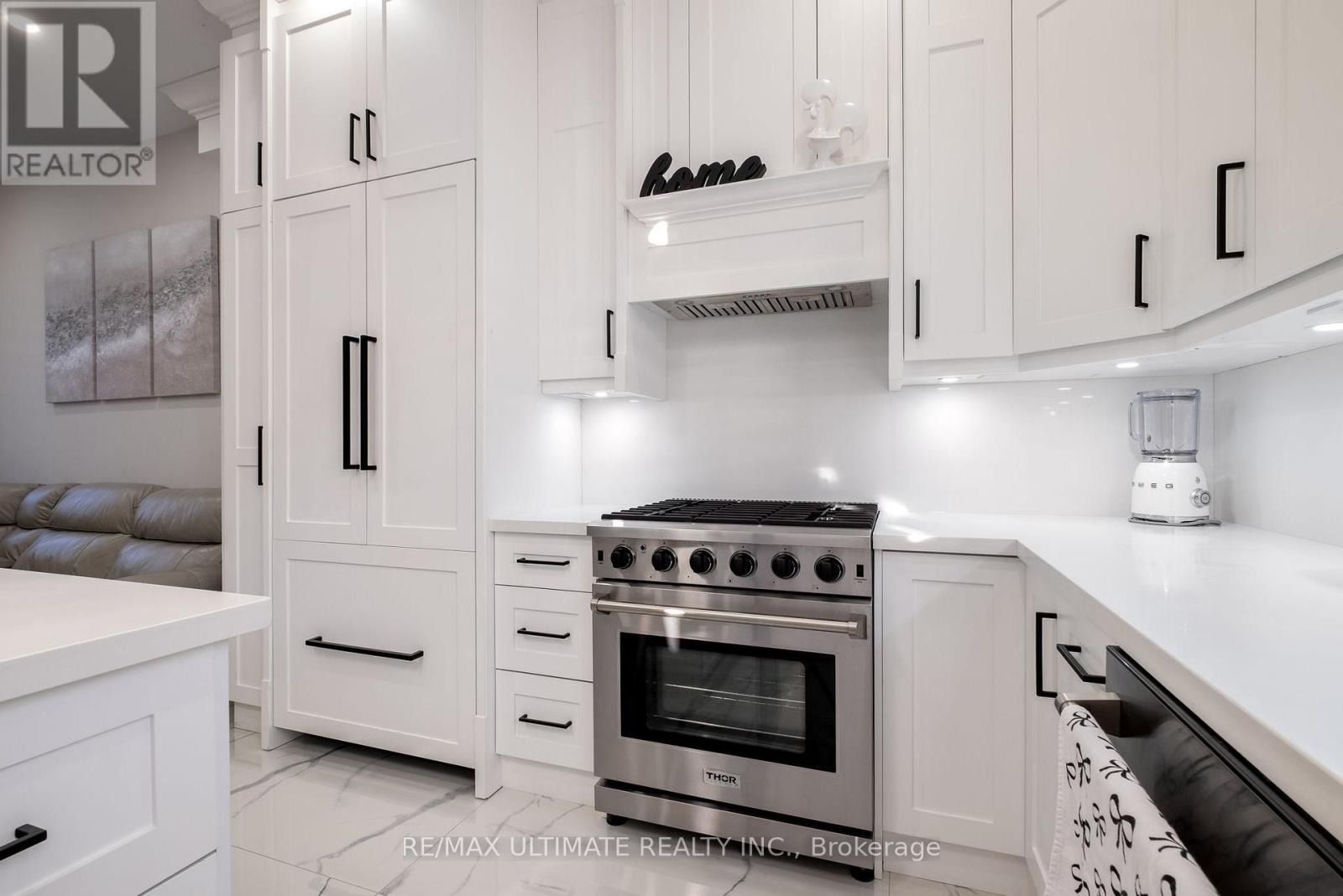 31 Flindon Road N, Toronto, Ontario  M9M 1J1 - Photo 17 - W12565674