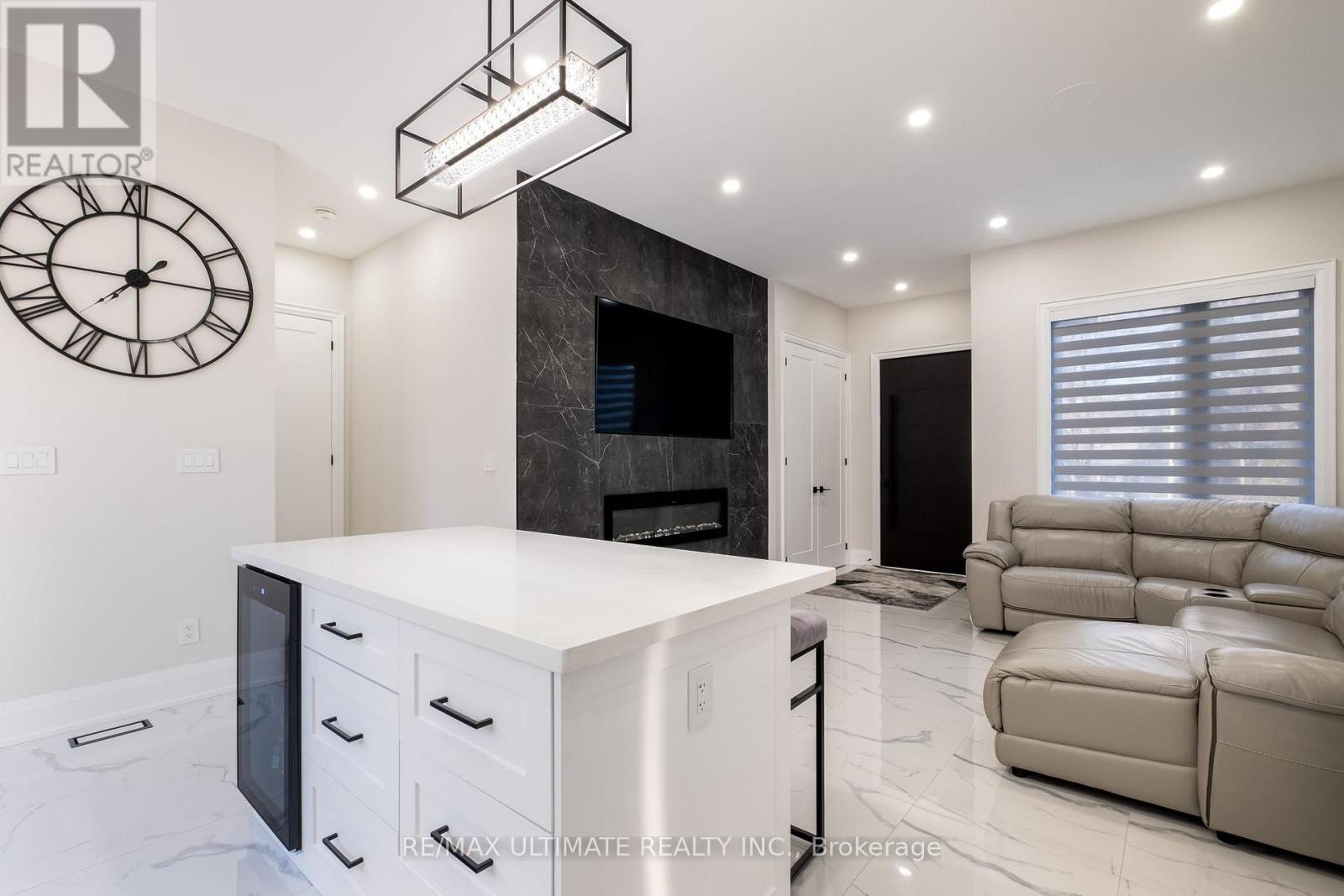 31 Flindon Road N, Toronto, Ontario  M9M 1J1 - Photo 19 - W12565674