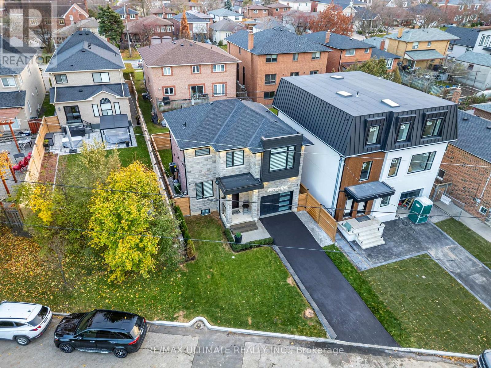 31 Flindon Road N, Toronto, Ontario  M9M 1J1 - Photo 2 - W12565674