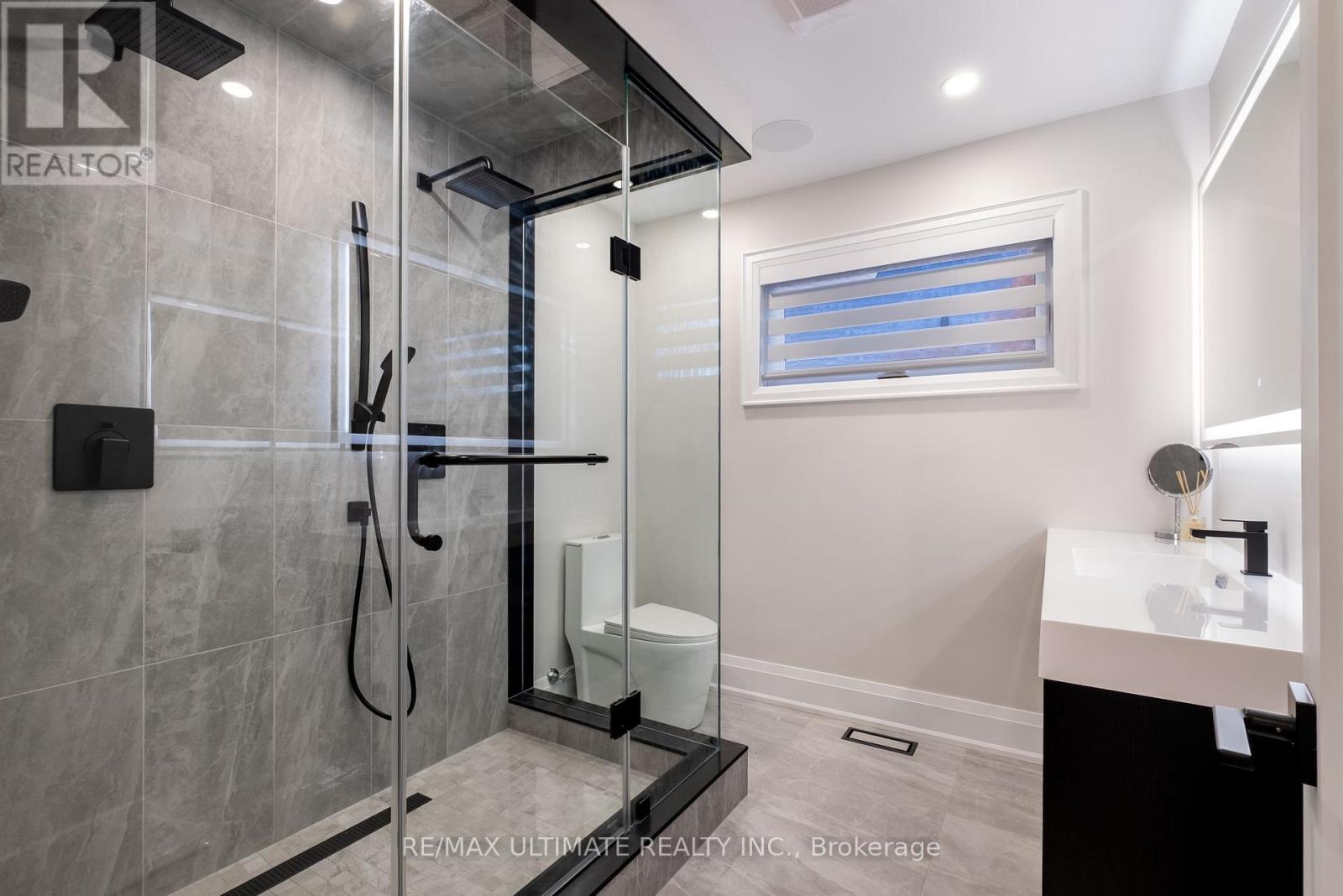 31 Flindon Road N, Toronto, Ontario  M9M 1J1 - Photo 28 - W12565674