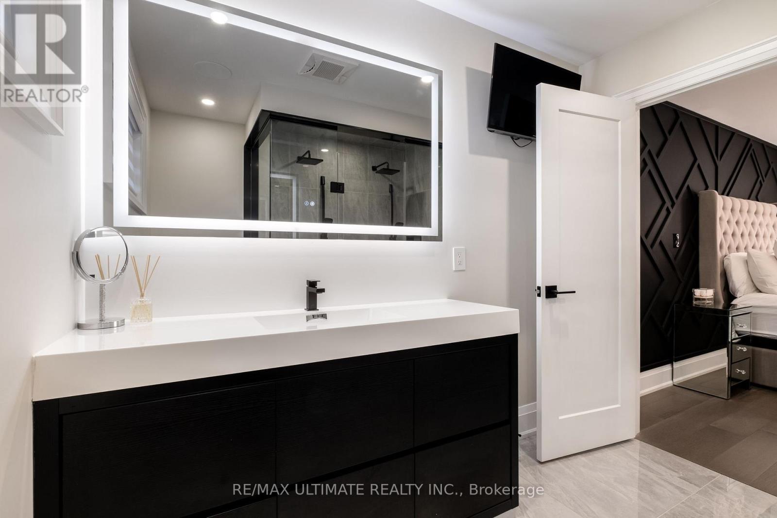 31 Flindon Road N, Toronto, Ontario  M9M 1J1 - Photo 29 - W12565674