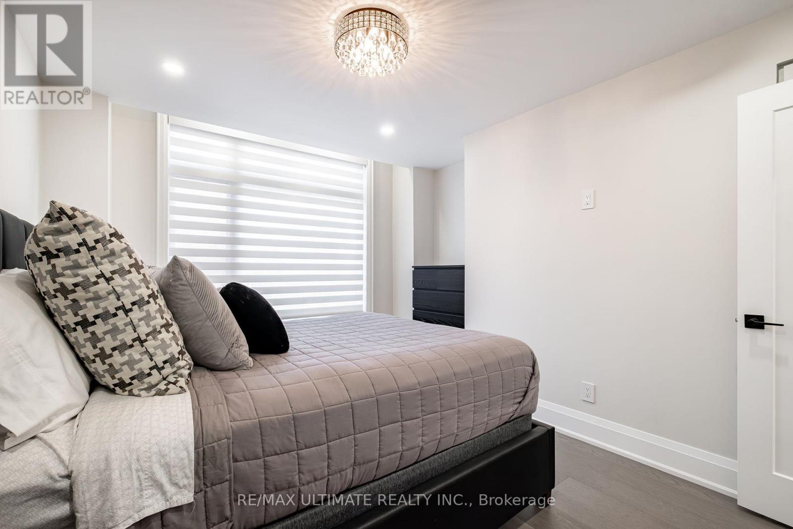 31 Flindon Road N, Toronto, Ontario  M9M 1J1 - Photo 31 - W12565674