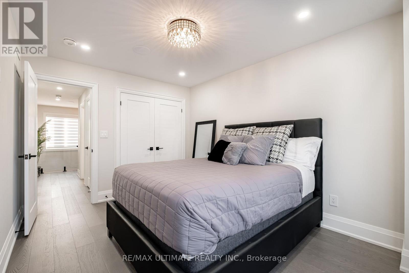 31 Flindon Road N, Toronto, Ontario  M9M 1J1 - Photo 32 - W12565674