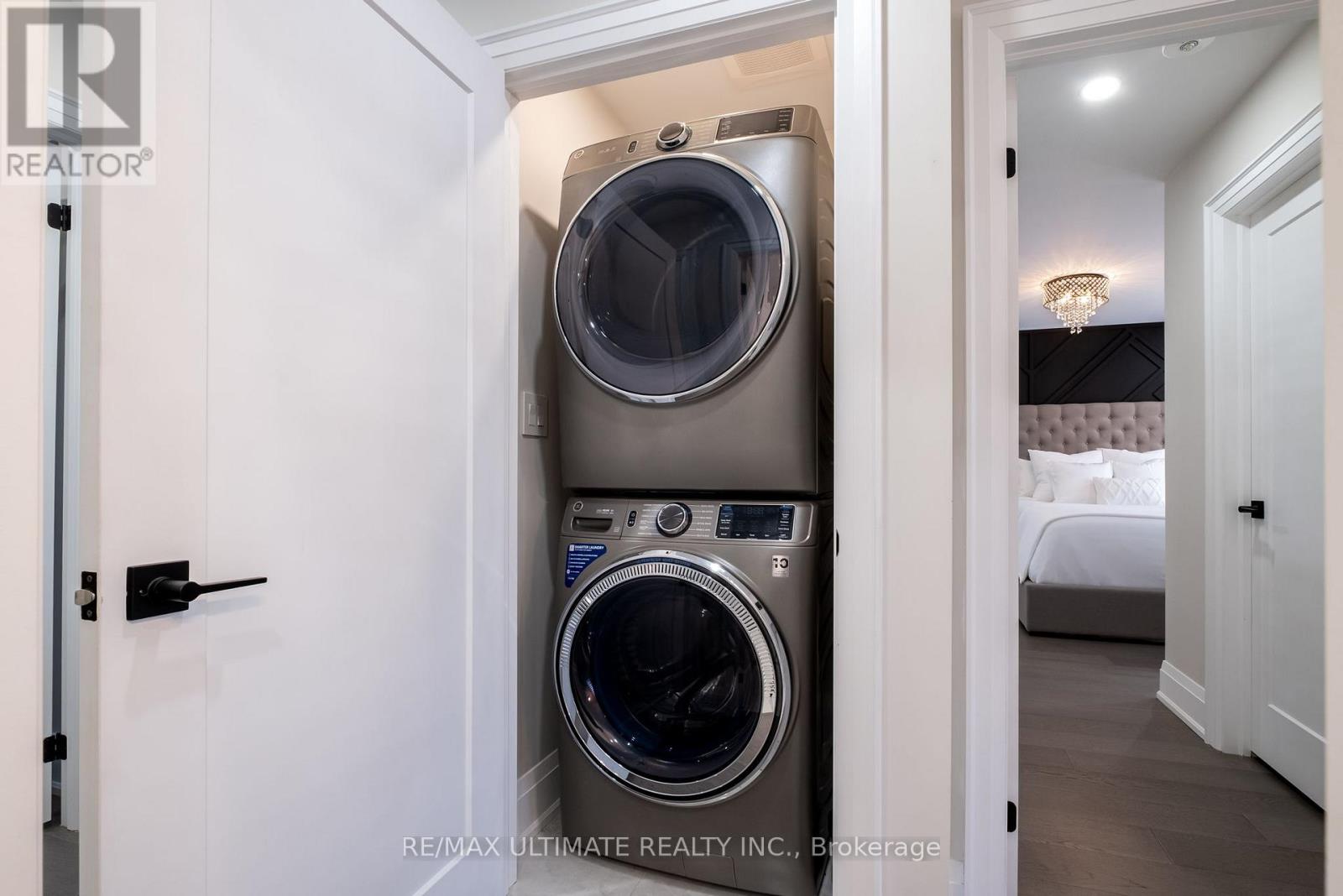 31 Flindon Road N, Toronto, Ontario  M9M 1J1 - Photo 38 - W12565674