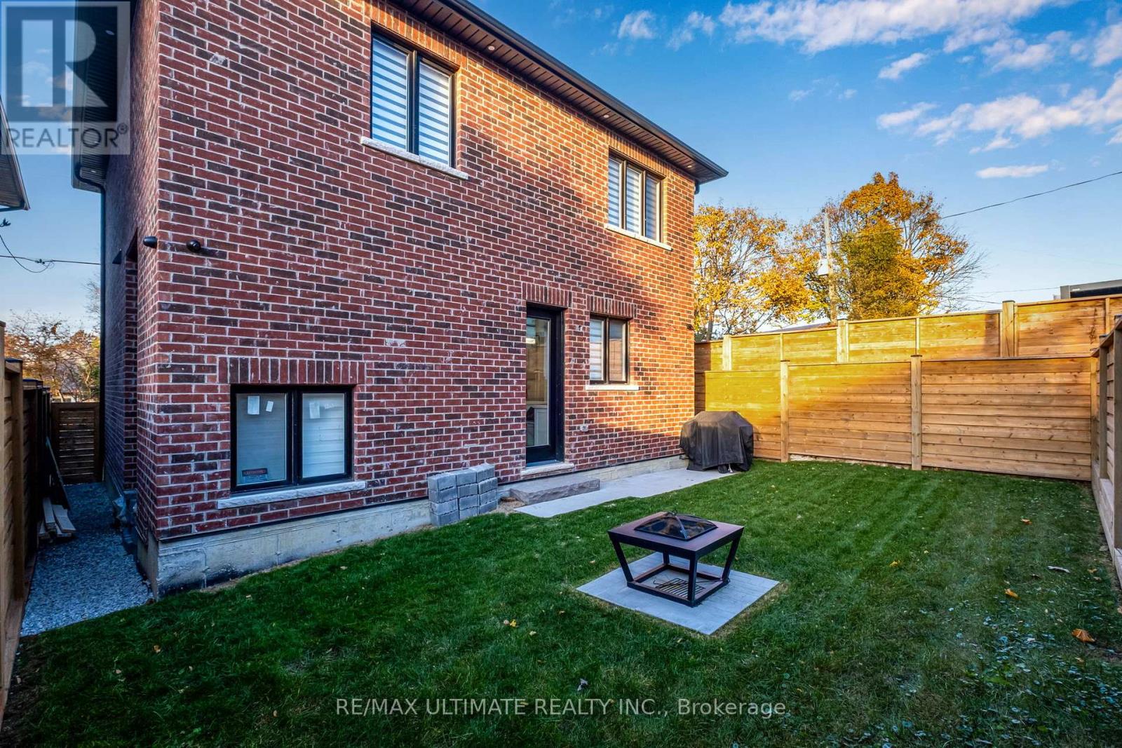 31 Flindon Road N, Toronto, Ontario  M9M 1J1 - Photo 40 - W12565674
