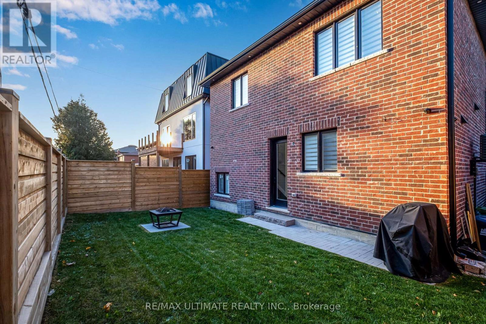 31 Flindon Road N, Toronto, Ontario  M9M 1J1 - Photo 41 - W12565674