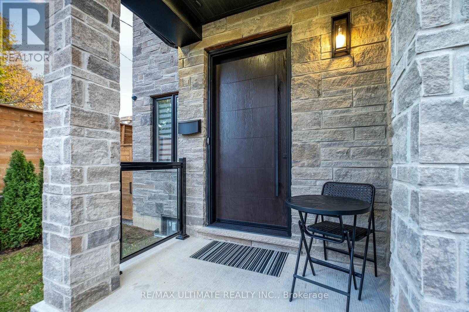 31 Flindon Road N, Toronto, Ontario  M9M 1J1 - Photo 5 - W12565674